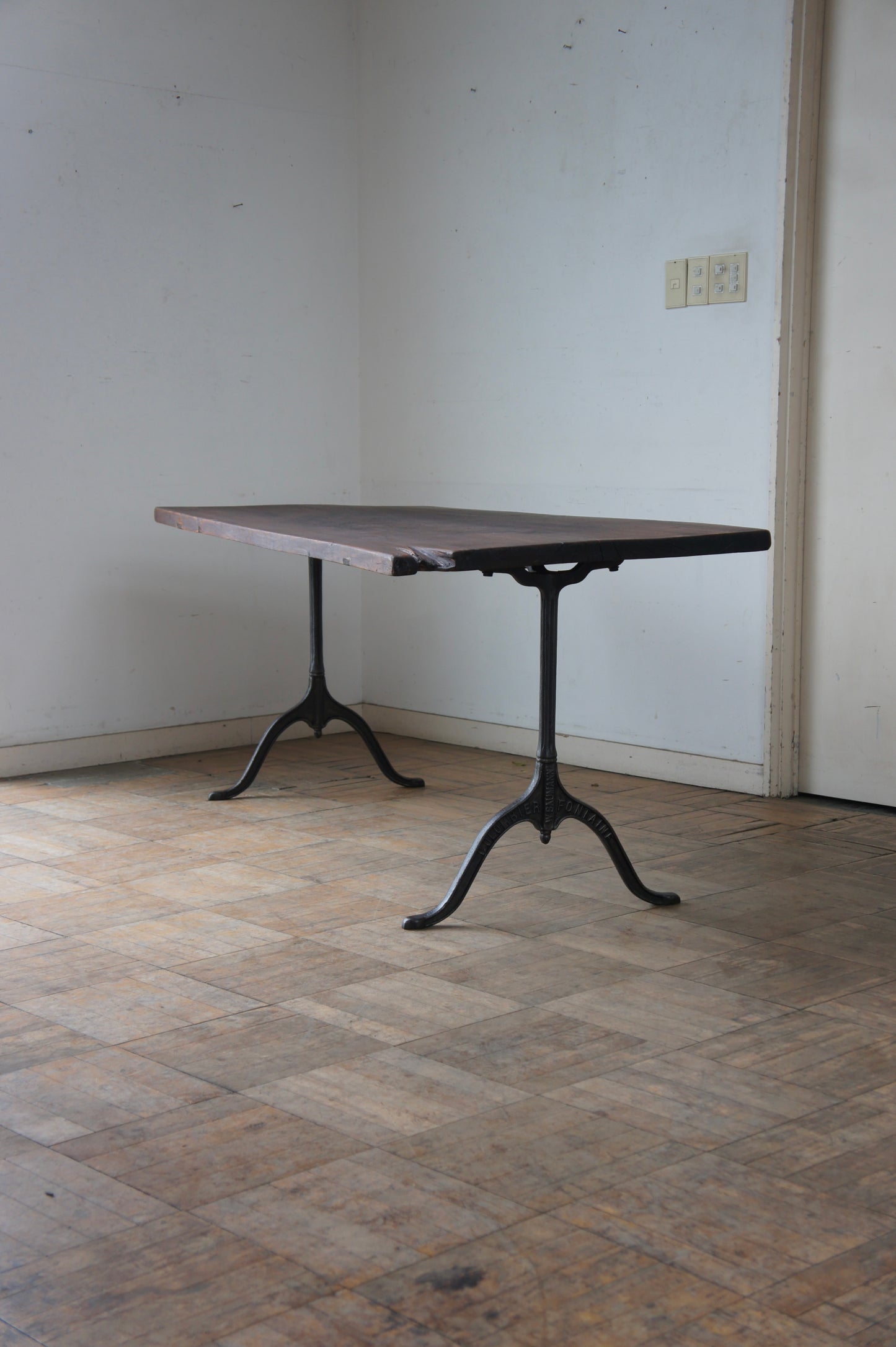 BAUMANN Iron leg table