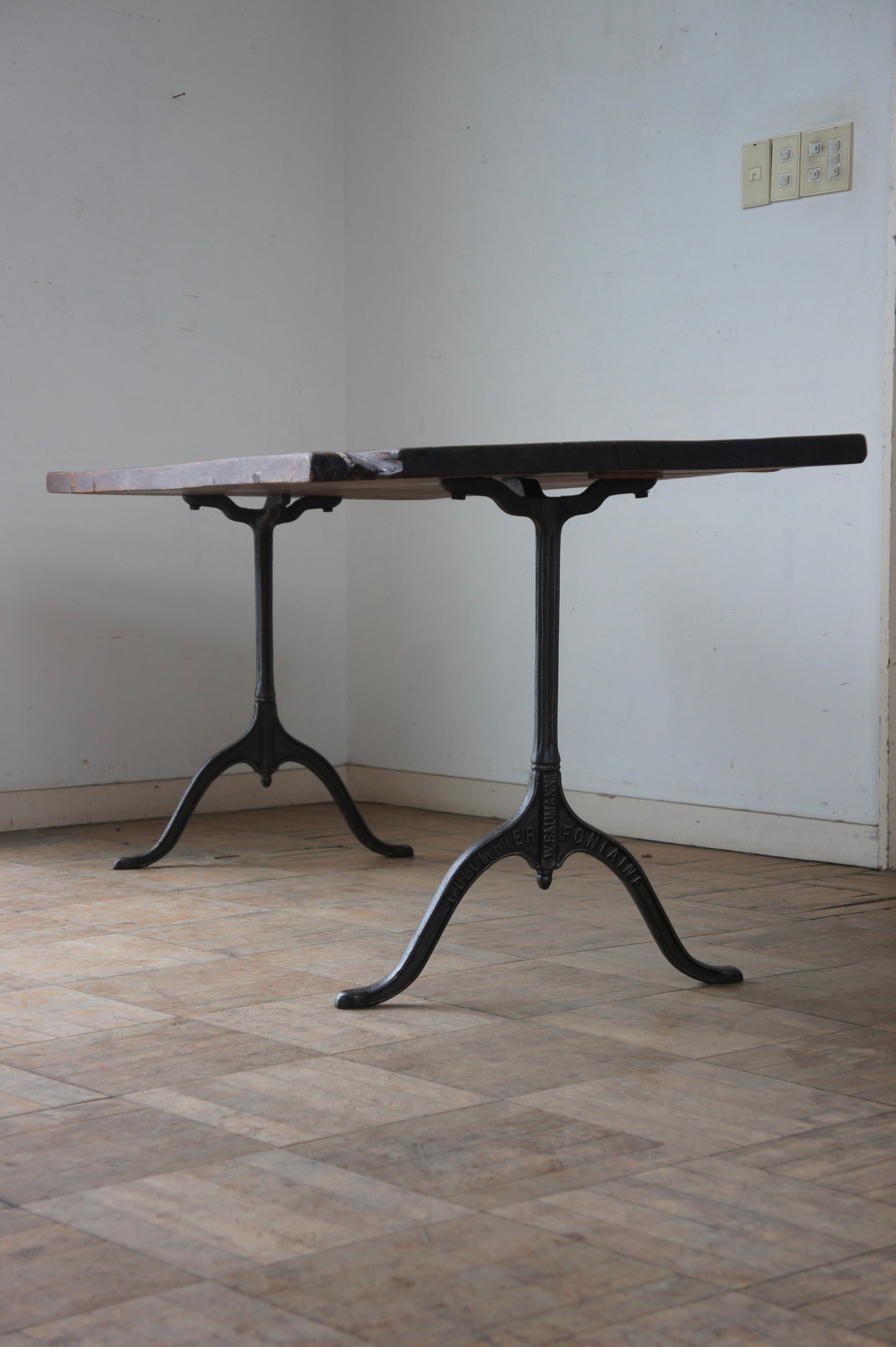 BAUMANN Iron leg table