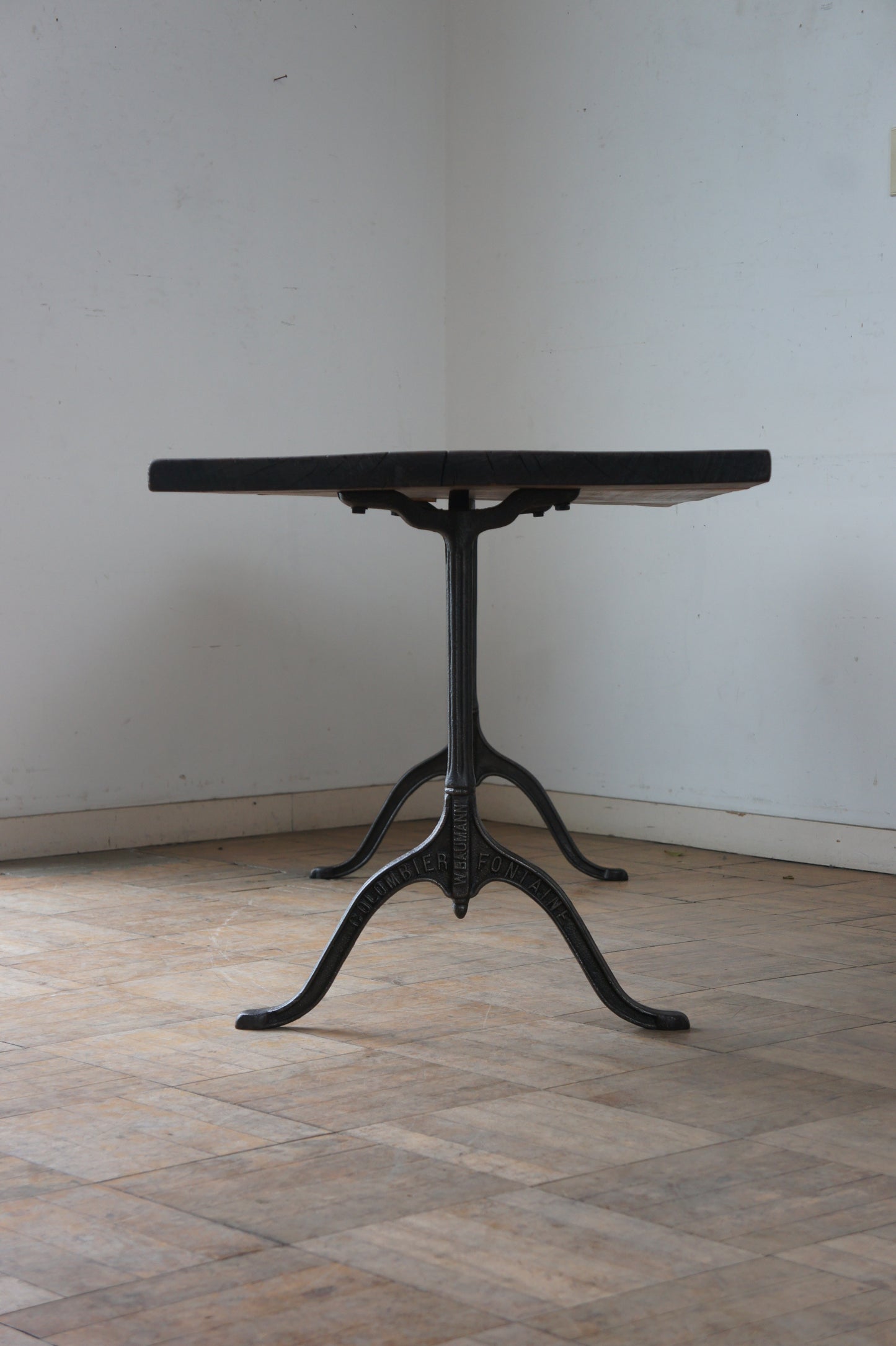 BAUMANN Iron leg table