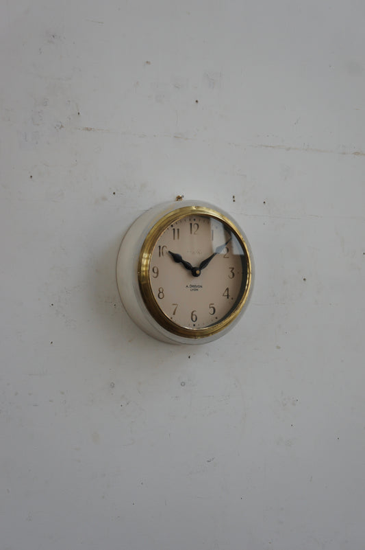 BRILLIÉ Wall Clock / blanc