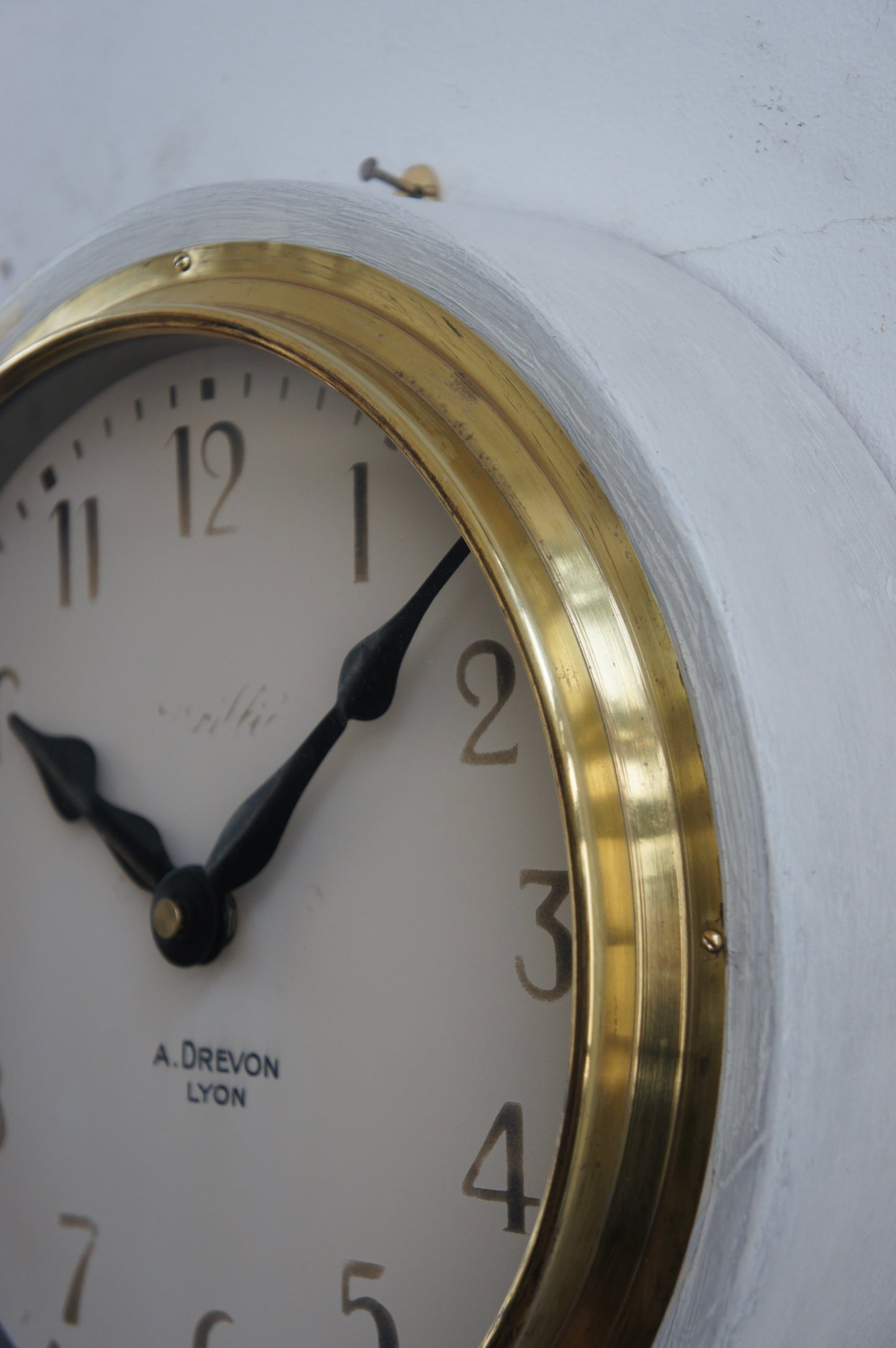 BRILLIÉ Wall Clock / blanc