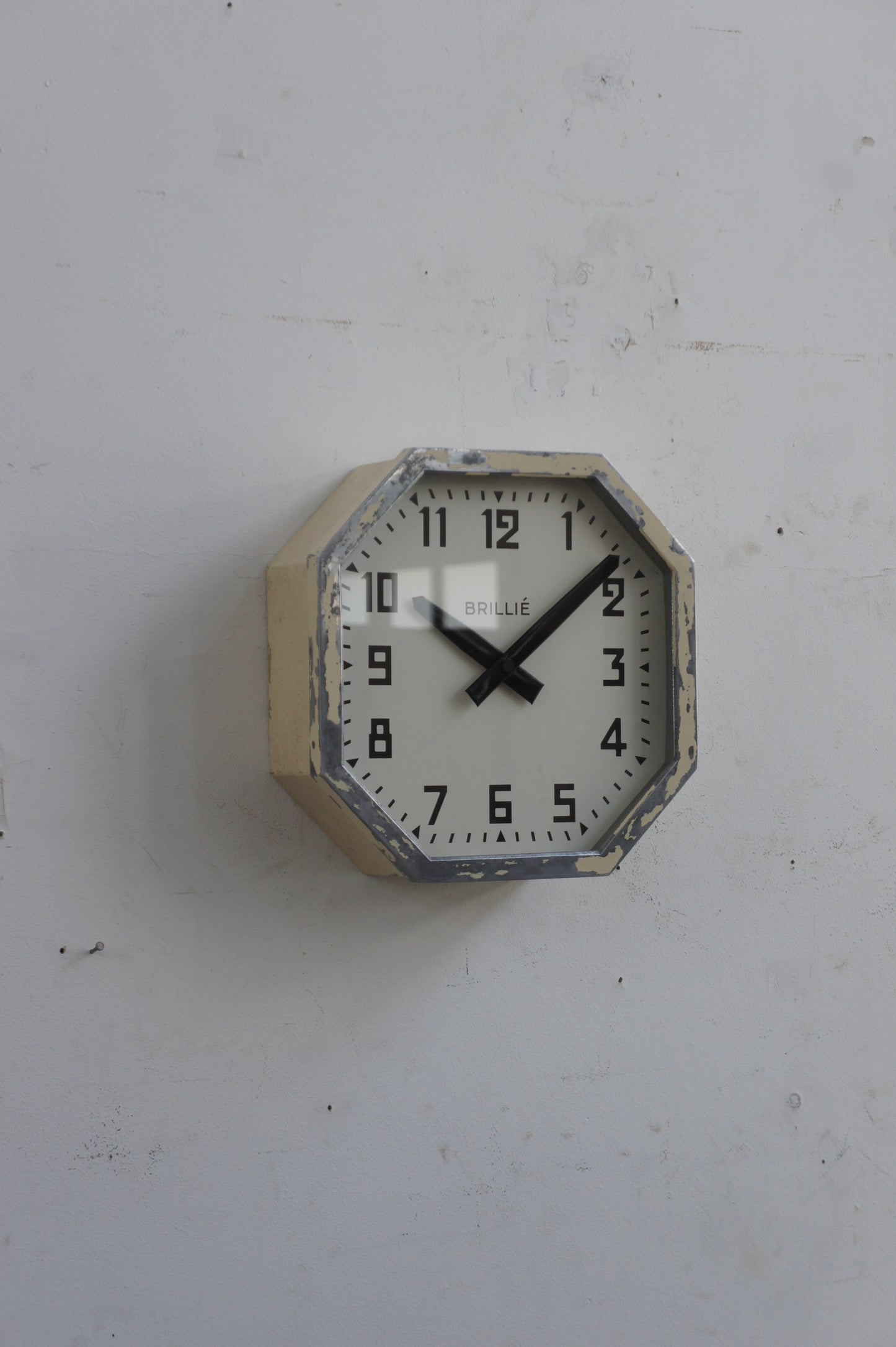 BRILLIÉ Wall Clock / octogone ivory