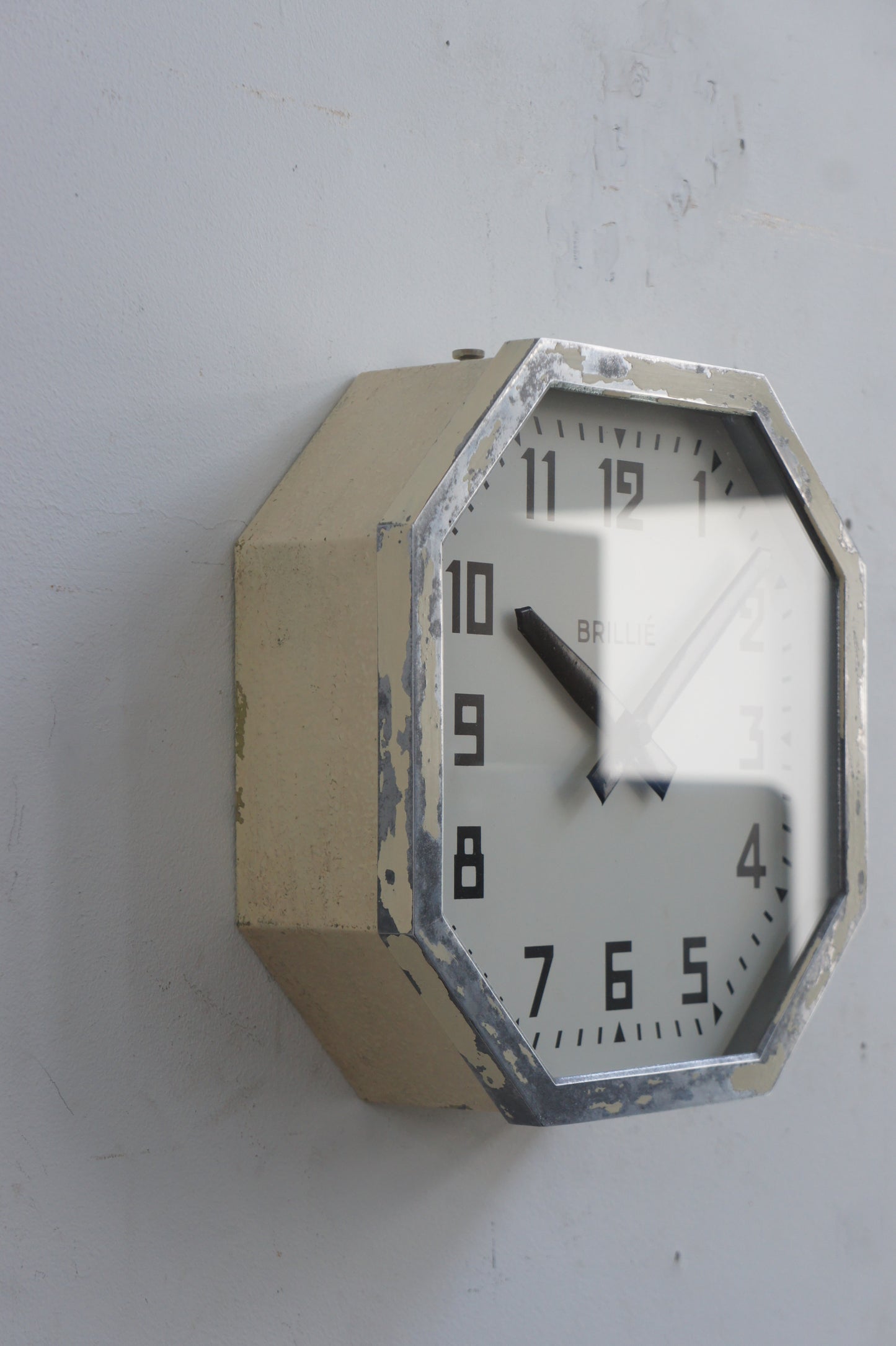 BRILLIÉ Wall Clock / octogone ivory