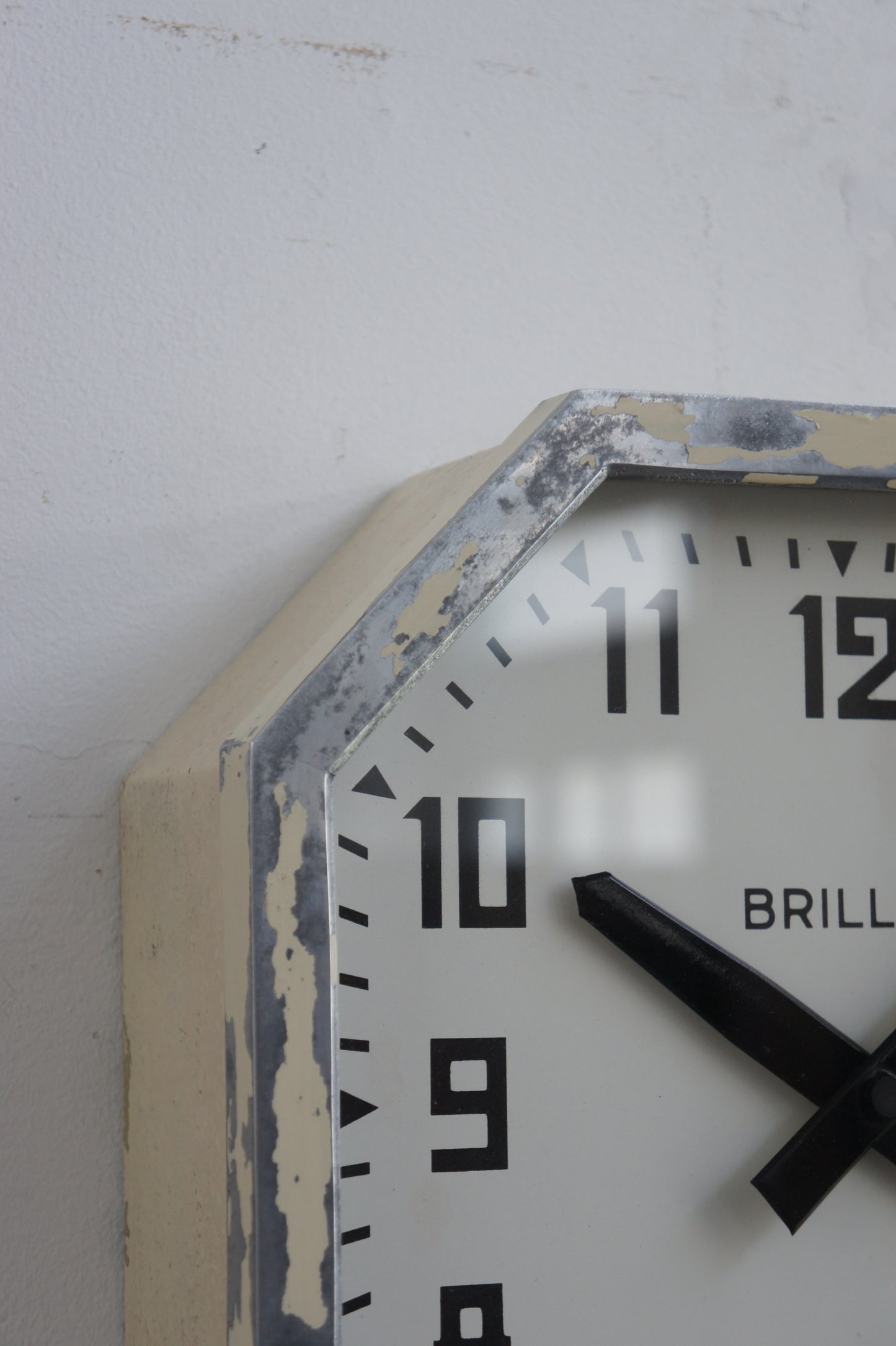 BRILLIÉ Wall Clock / octogone ivory