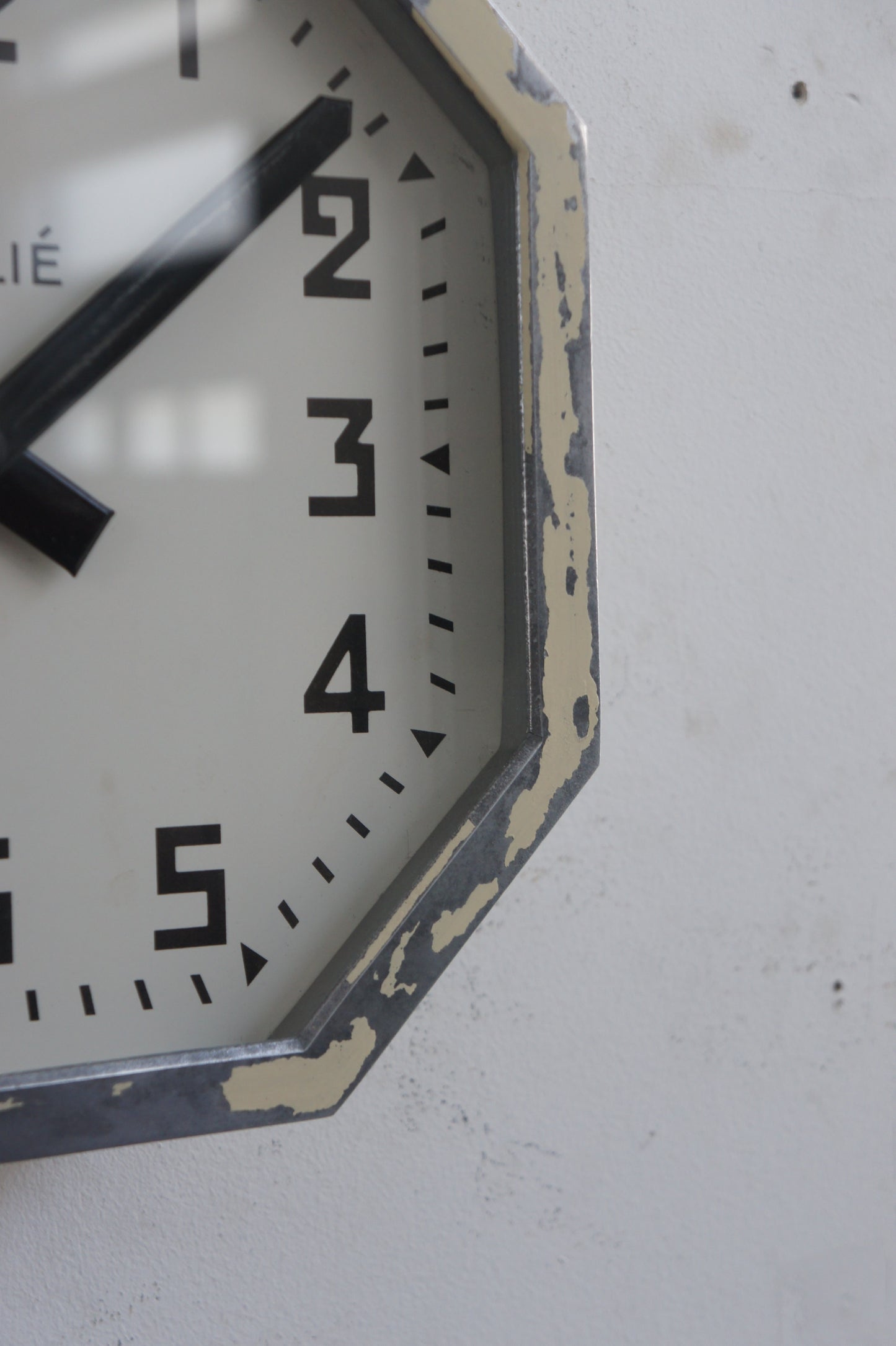 BRILLIÉ Wall Clock / octogone ivory