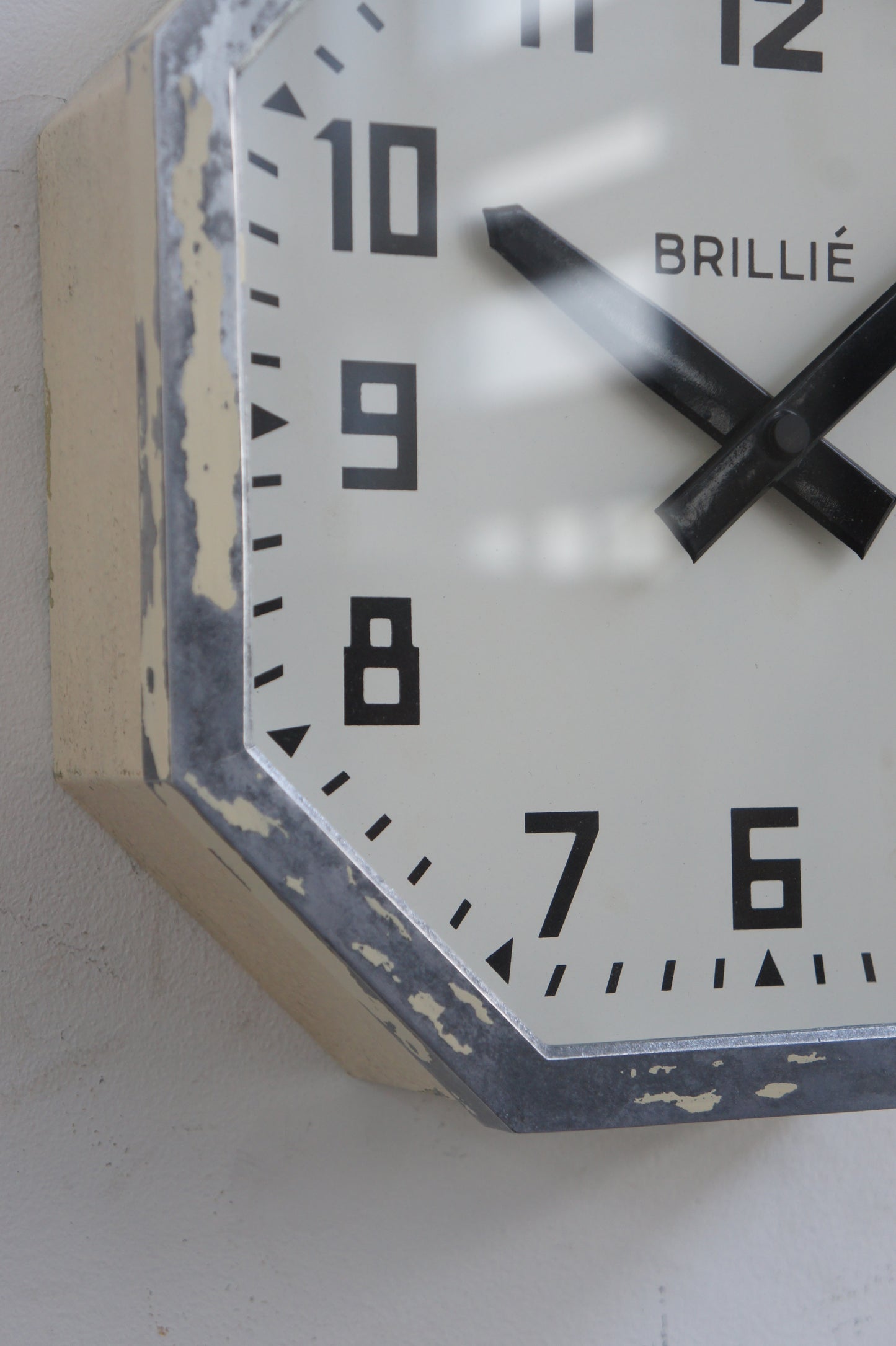 BRILLIÉ Wall Clock / octogone ivory