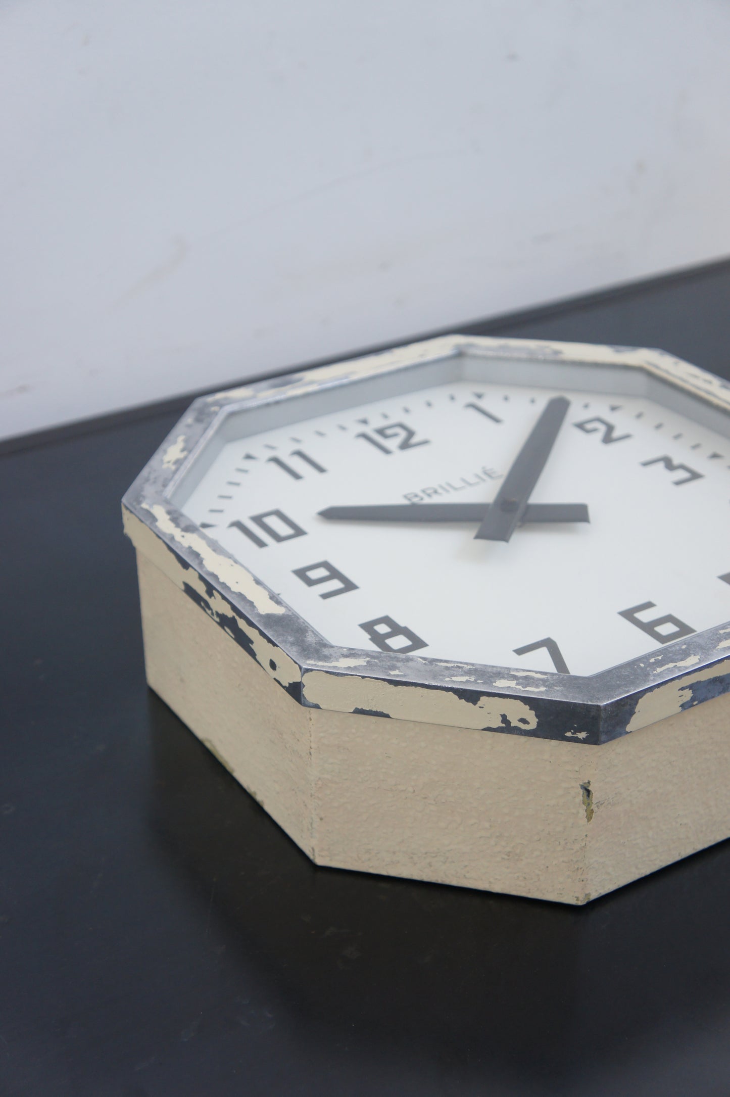BRILLIÉ Wall Clock / octogone ivory