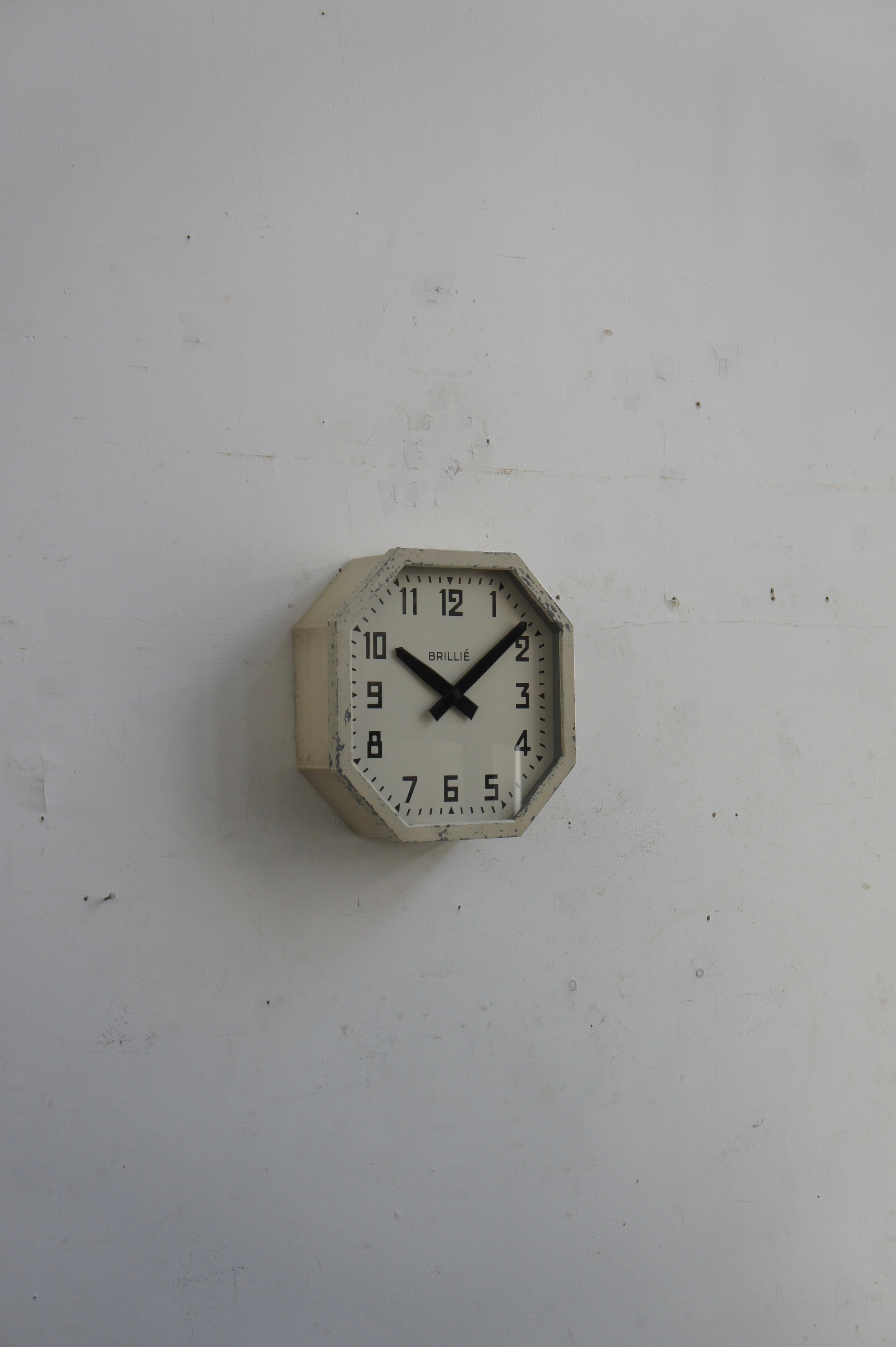 BRILLIÉ Wall Clock / octogone light ivory – fertravail