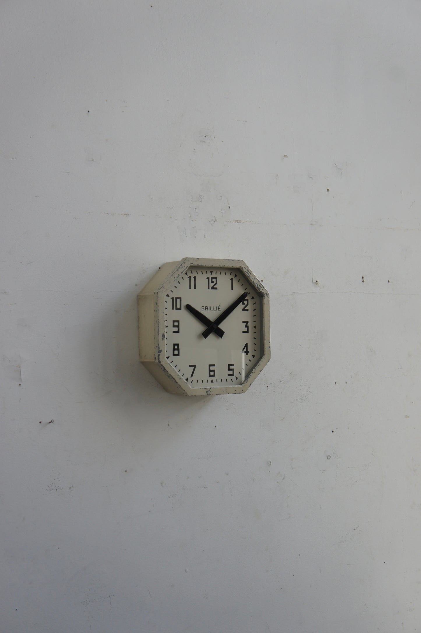 BRILLIÉ Wall Clock / octogone light ivory
