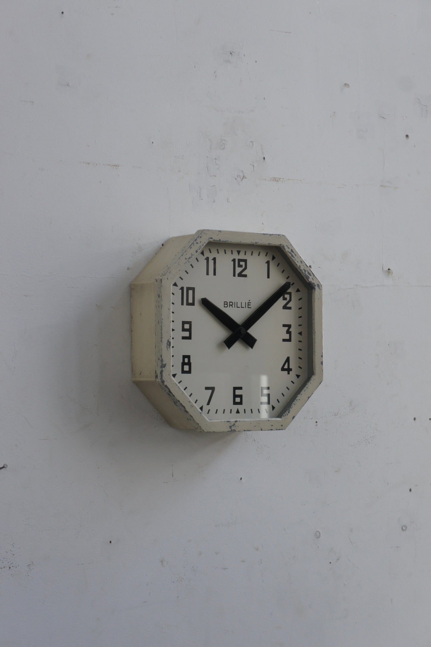 BRILLIÉ Wall Clock / octogone light ivory
