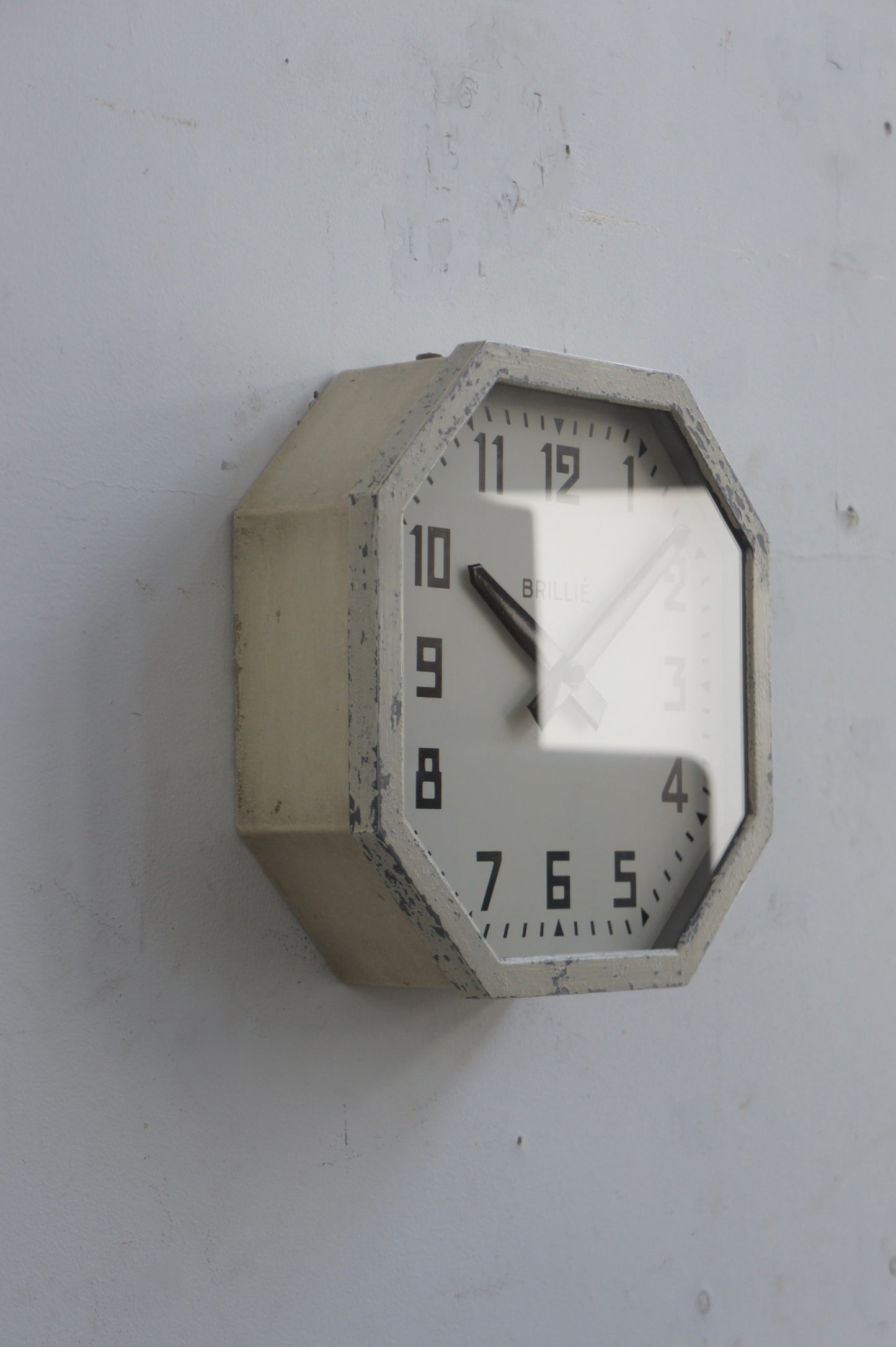 BRILLIÉ Wall Clock / octogone light ivory