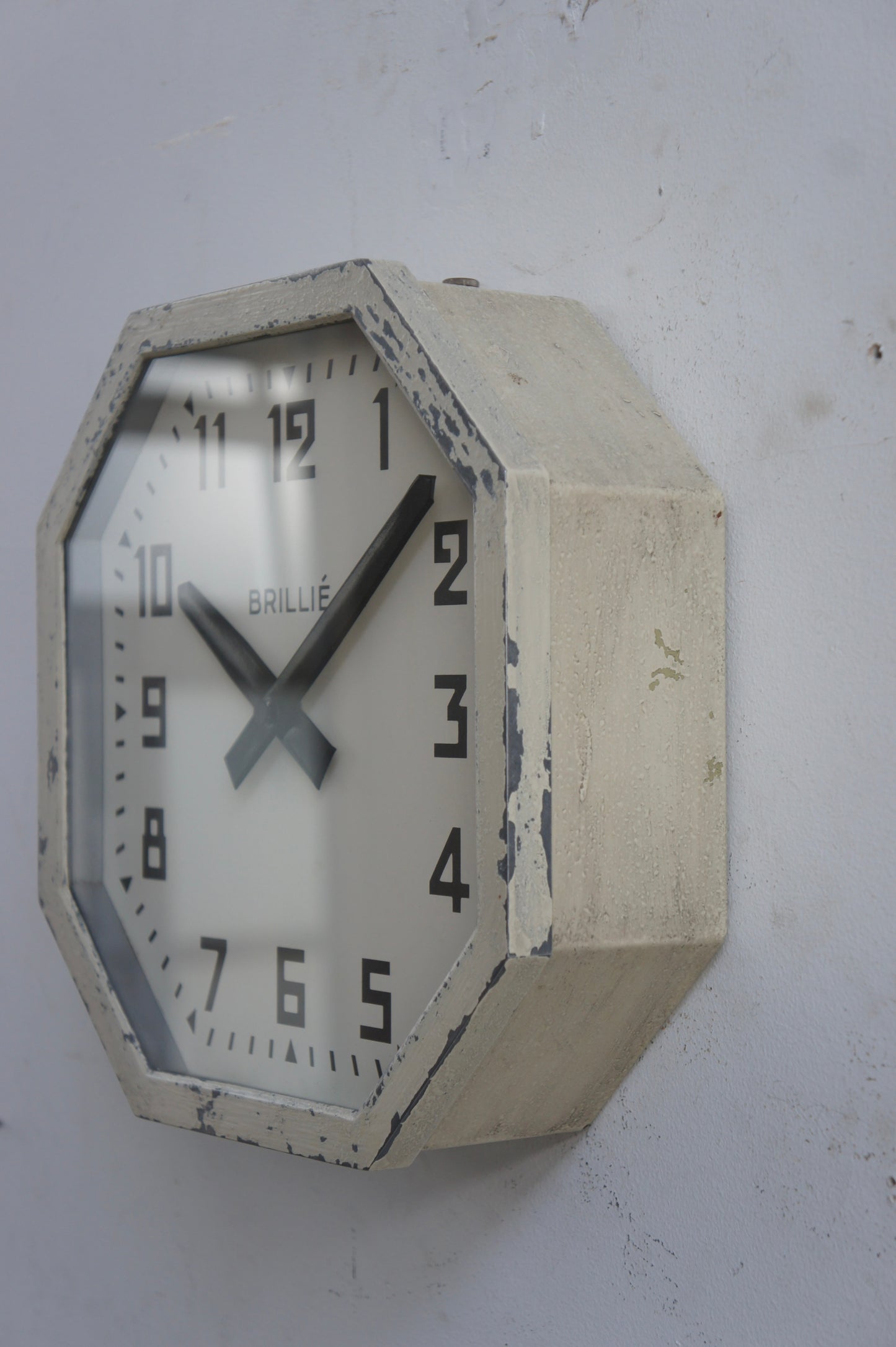 BRILLIÉ Wall Clock / octogone light ivory