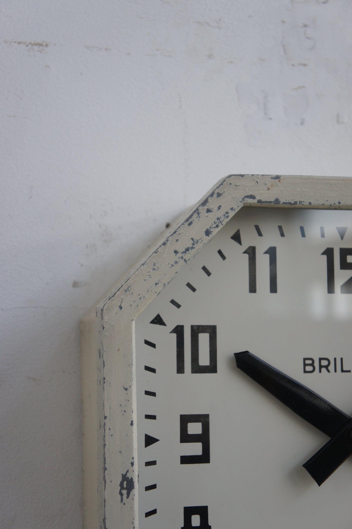 BRILLIÉ Wall Clock / octogone light ivory