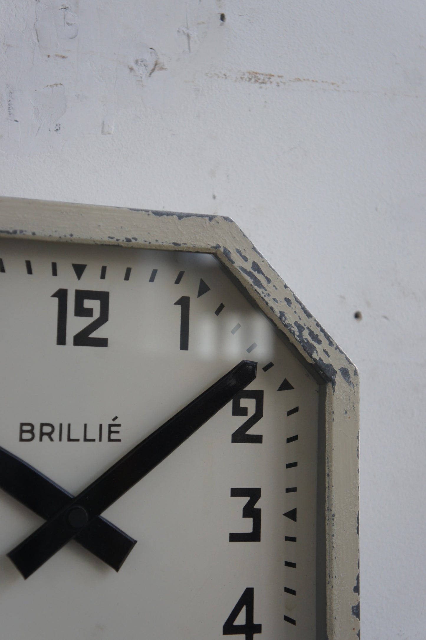 BRILLIÉ Wall Clock / octogone light ivory