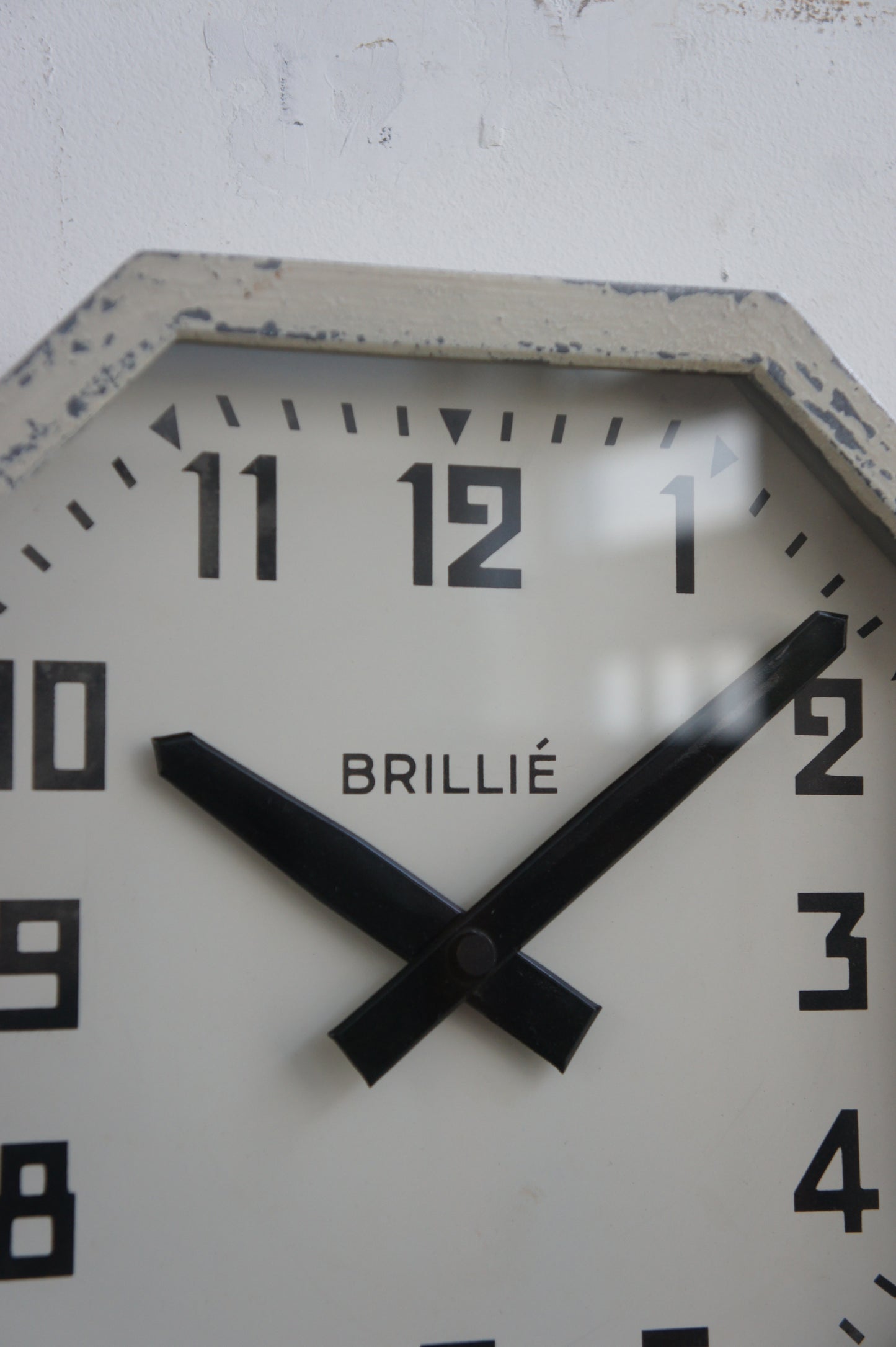 BRILLIÉ Wall Clock / octogone light ivory