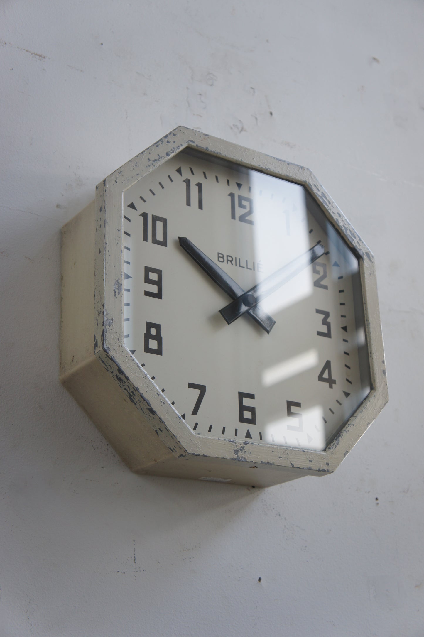 BRILLIÉ Wall Clock / octogone light ivory