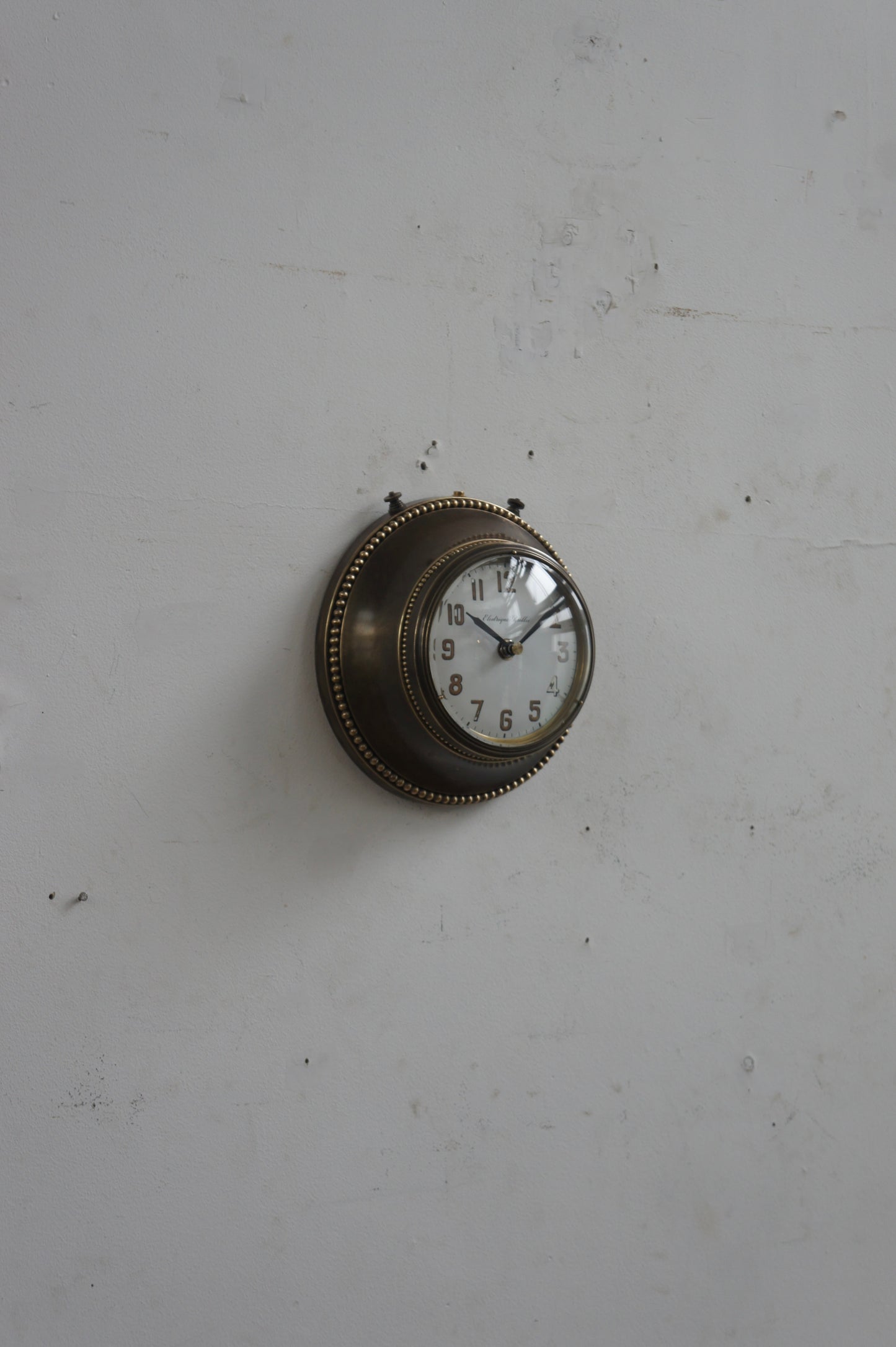 BRILLIÉ Wall Clock / Laiton patiné