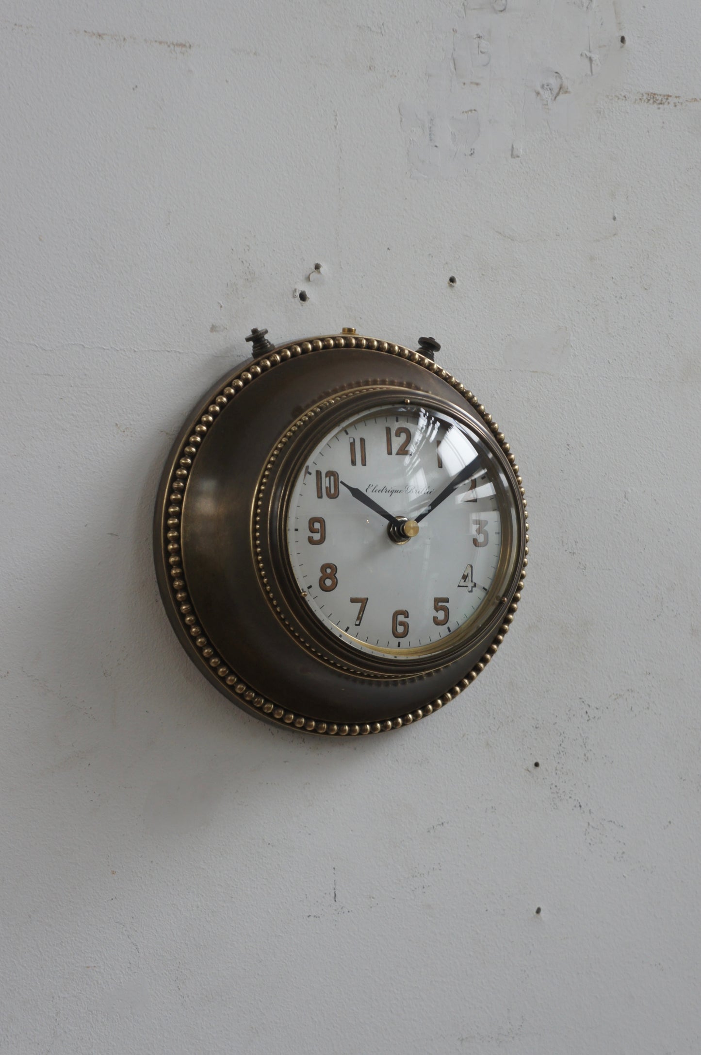 BRILLIÉ Wall Clock / Laiton patiné
