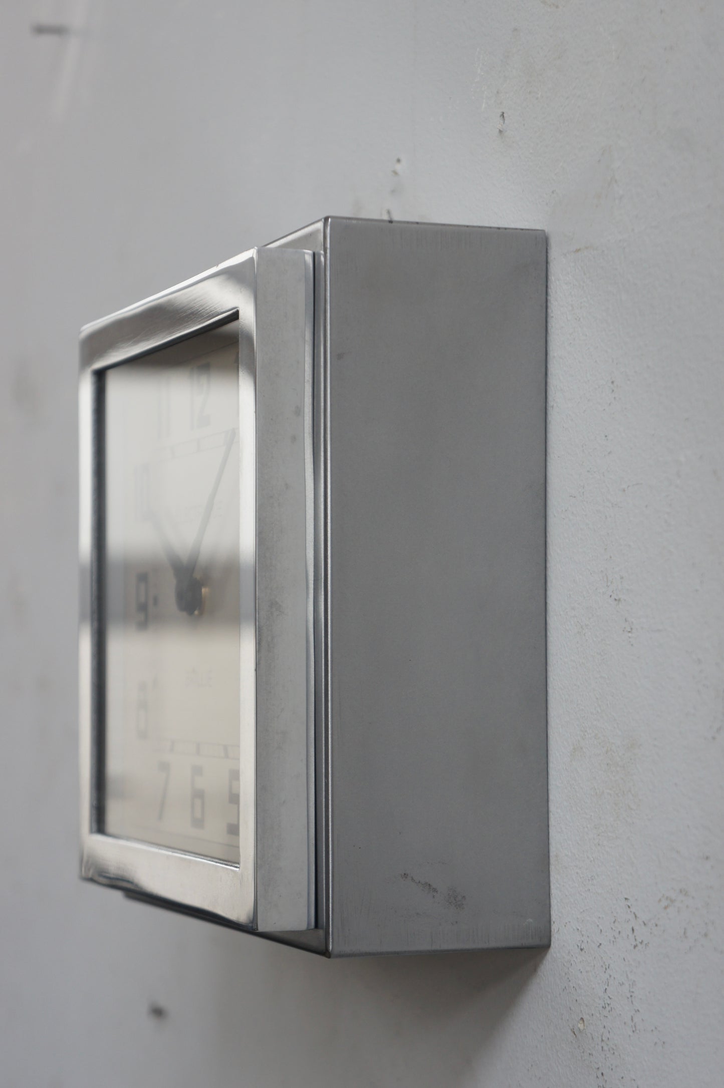 BRILLIÉ Wall Clock / carré métal poli