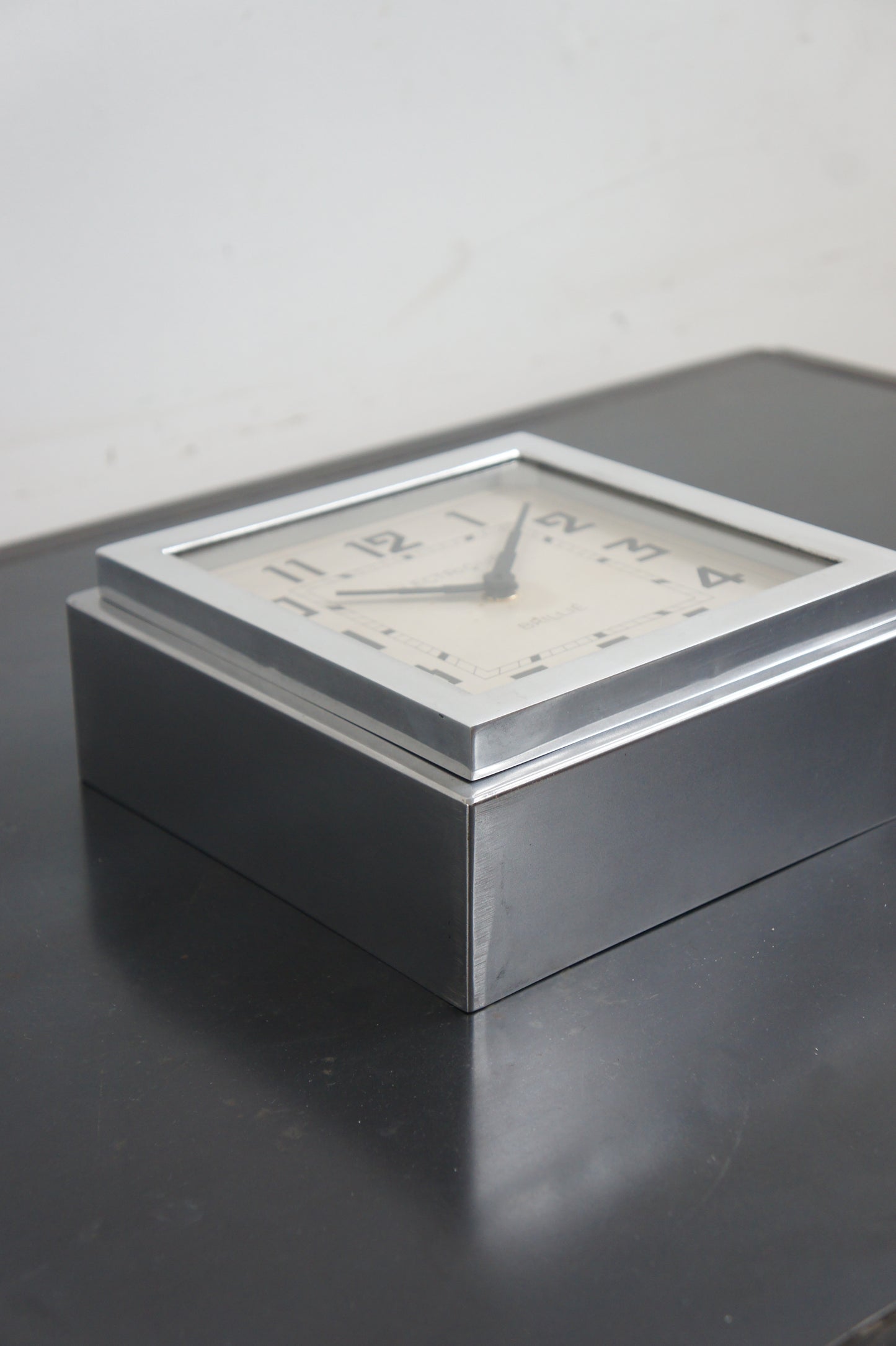 BRILLIÉ Wall Clock / carré métal poli