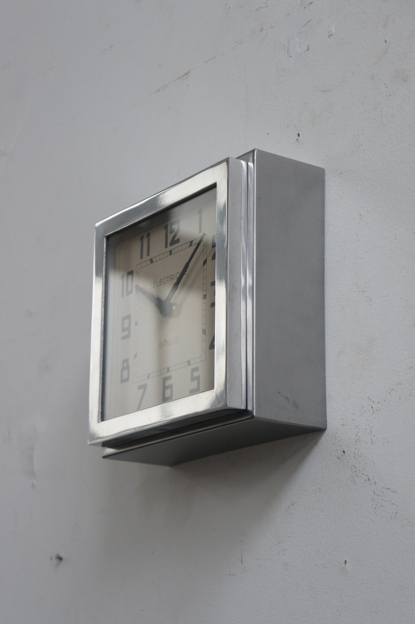 BRILLIÉ Wall Clock / carré métal poli