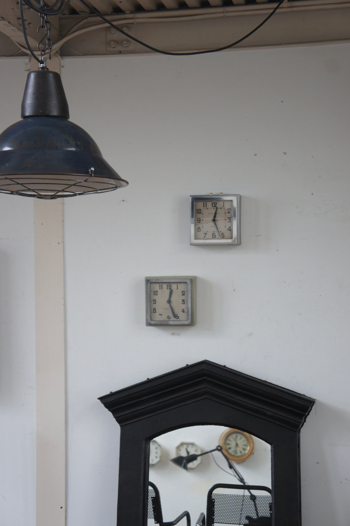 BRILLIÉ Wall Clock / carré métal poli
