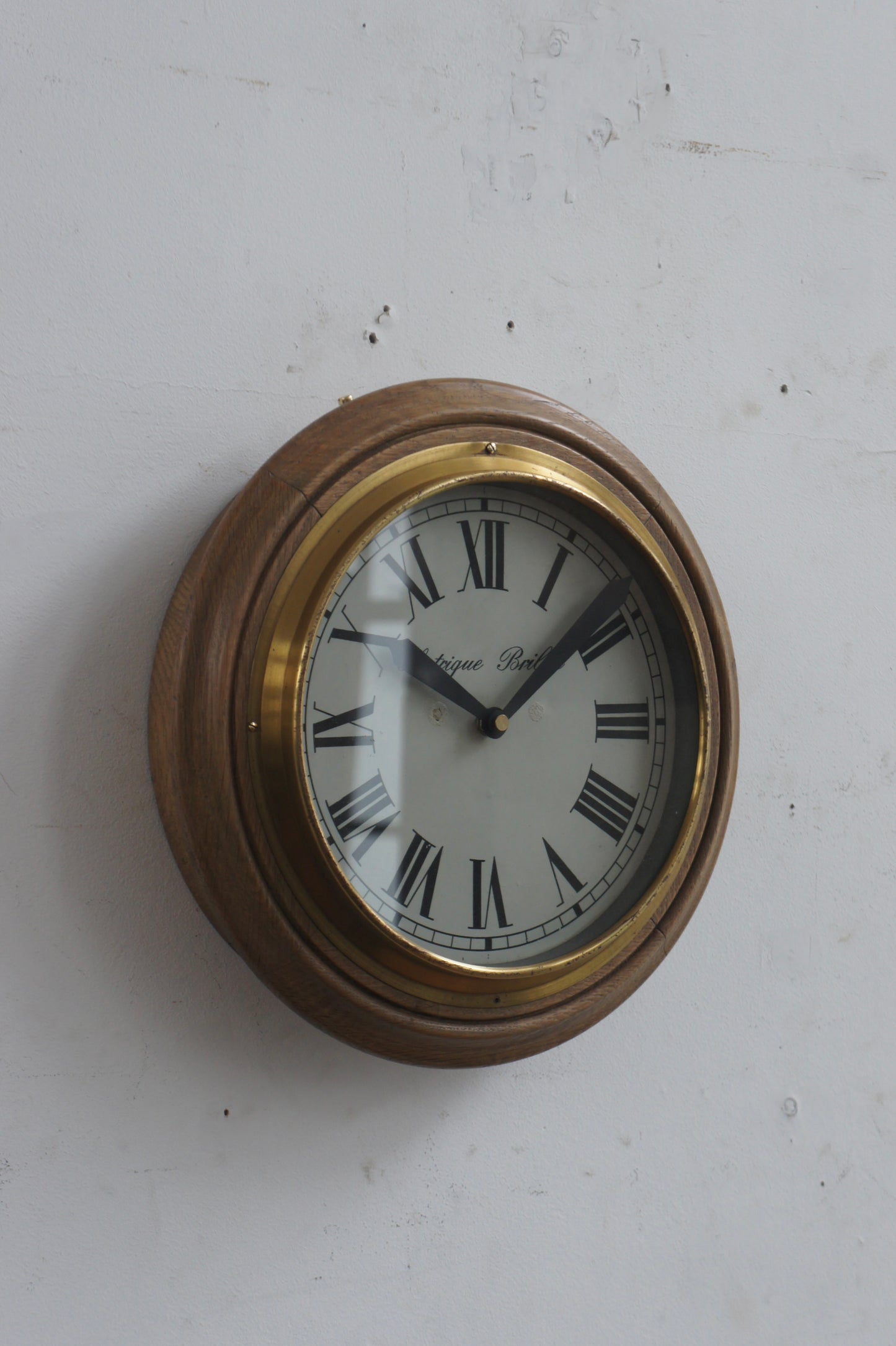 BRILLIÉ Wall Clock / Chêne