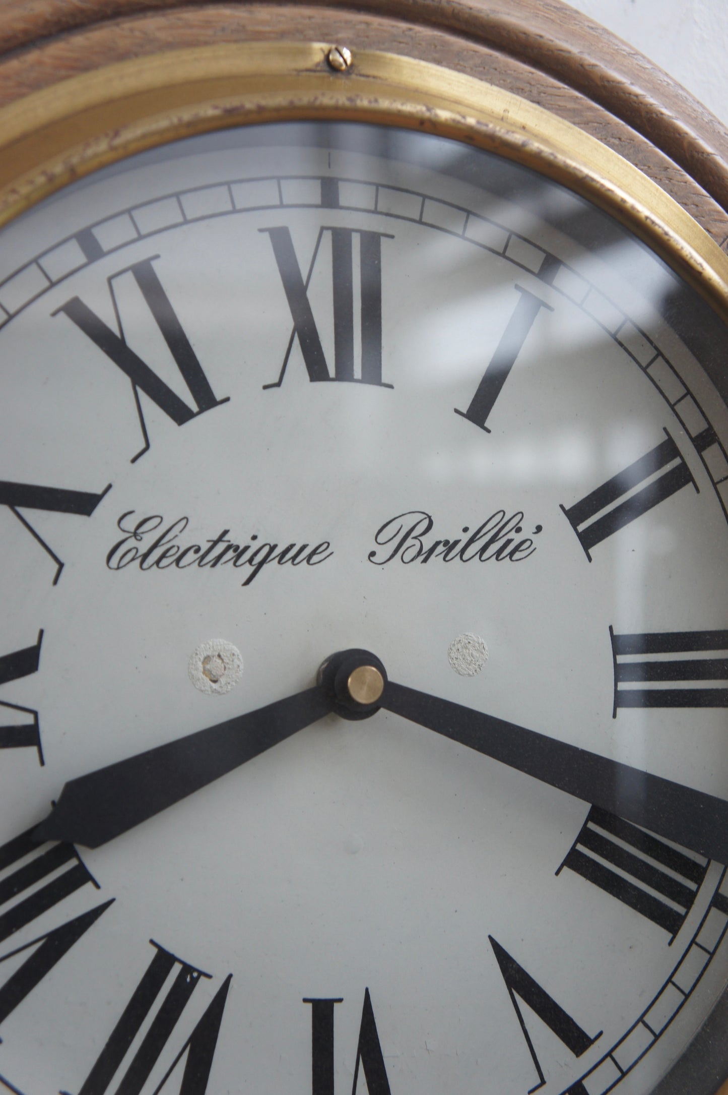 BRILLIÉ Wall Clock / Chêne