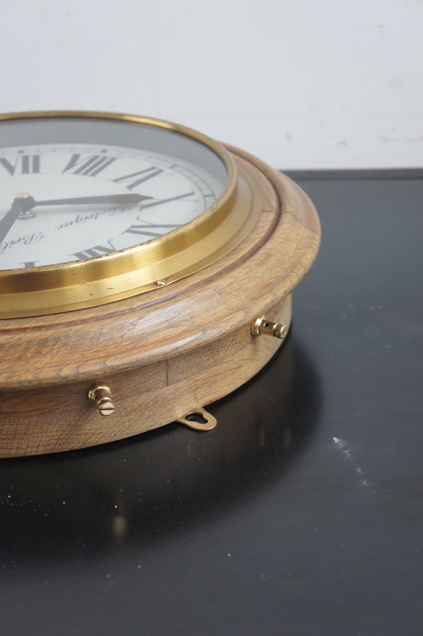 BRILLIÉ Wall Clock / Chêne