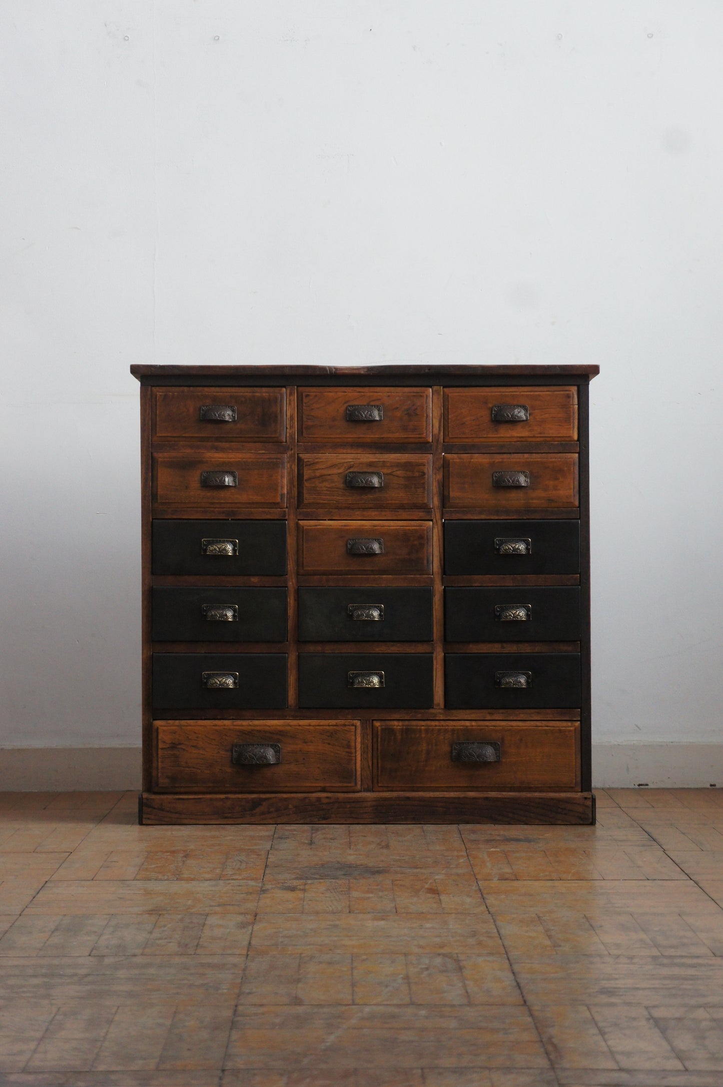 Drawers cabinet 17