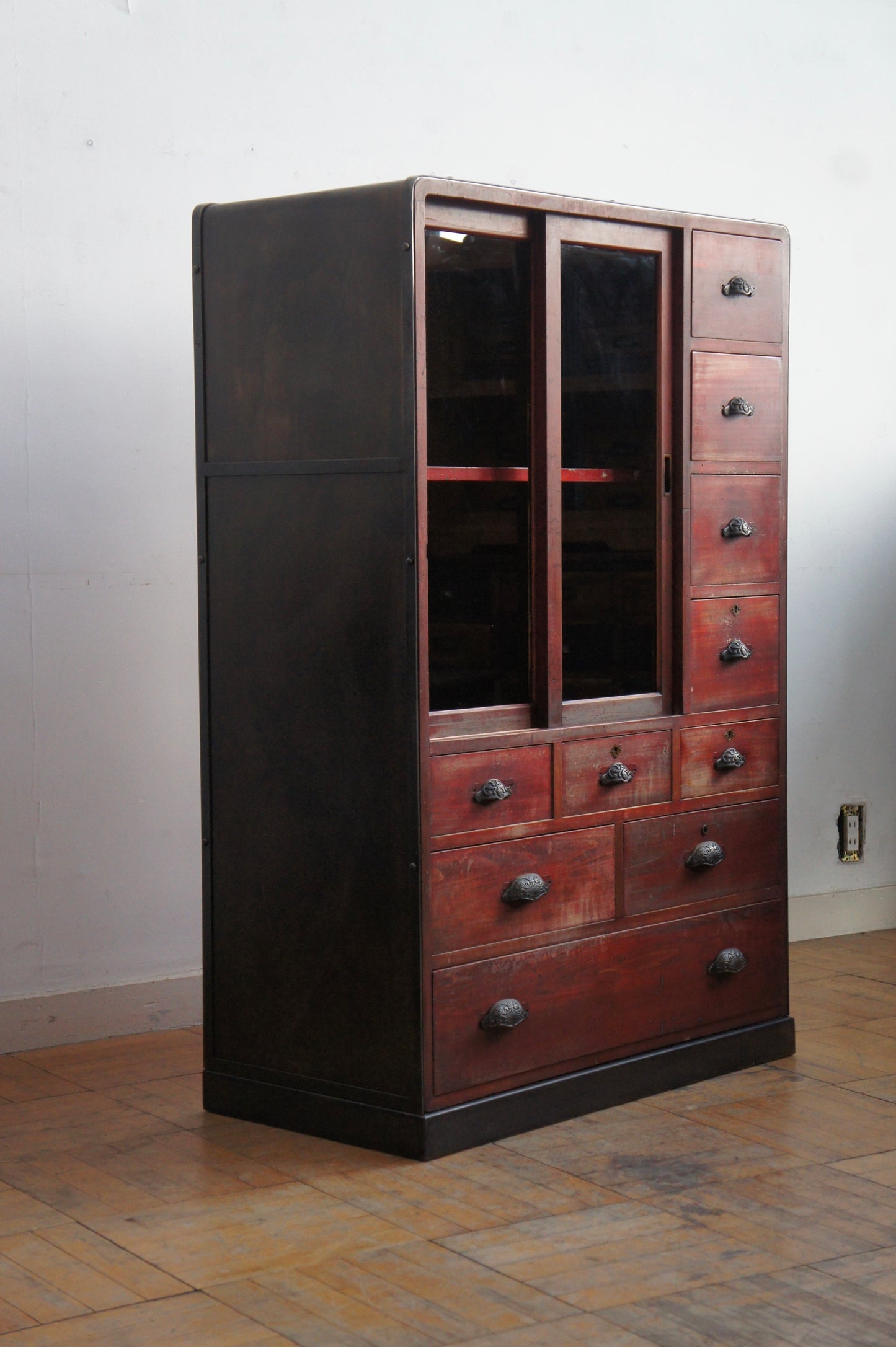 Drawers cabinet