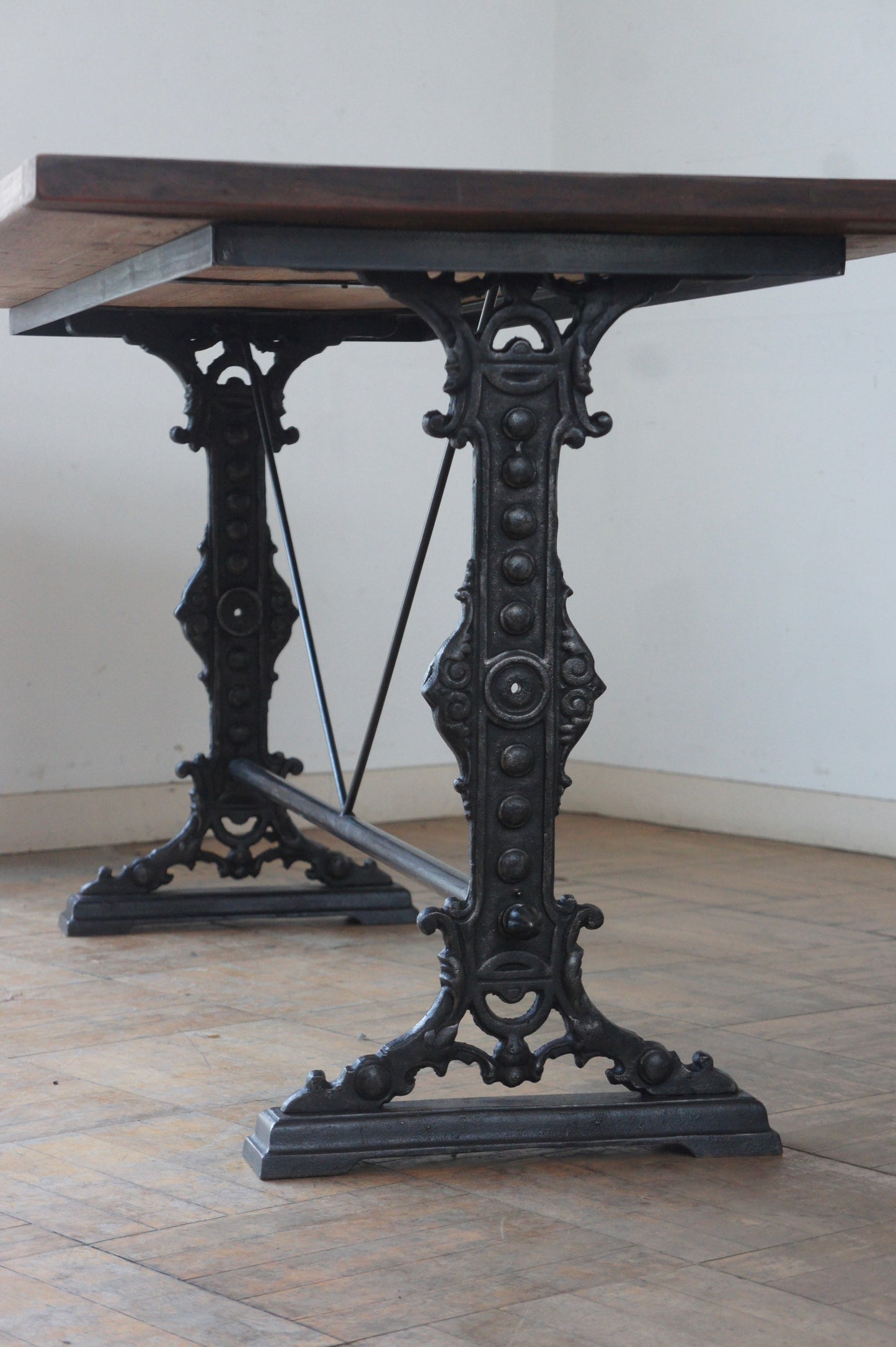 Decorative iron leg table