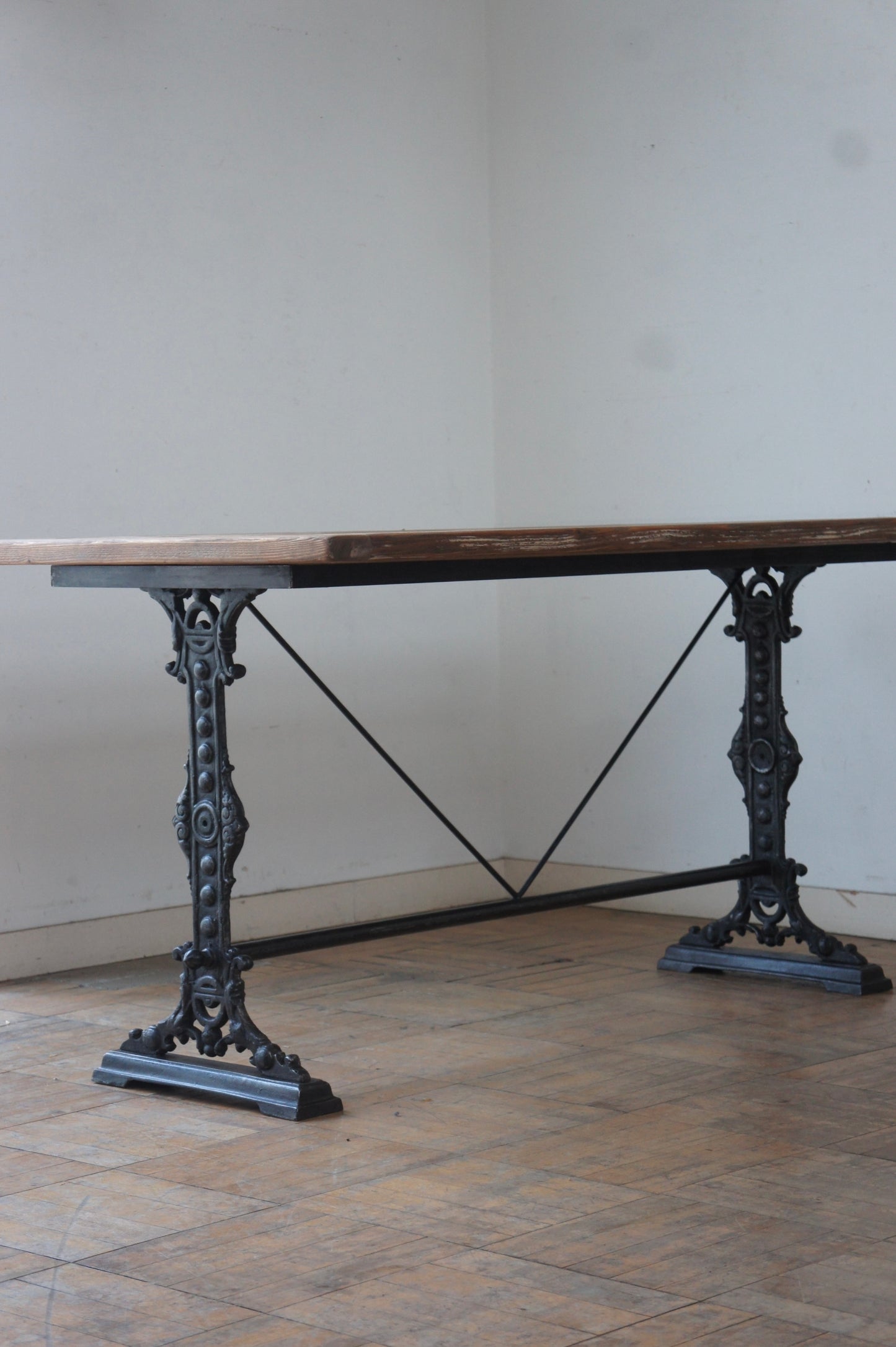 Decorative iron leg table