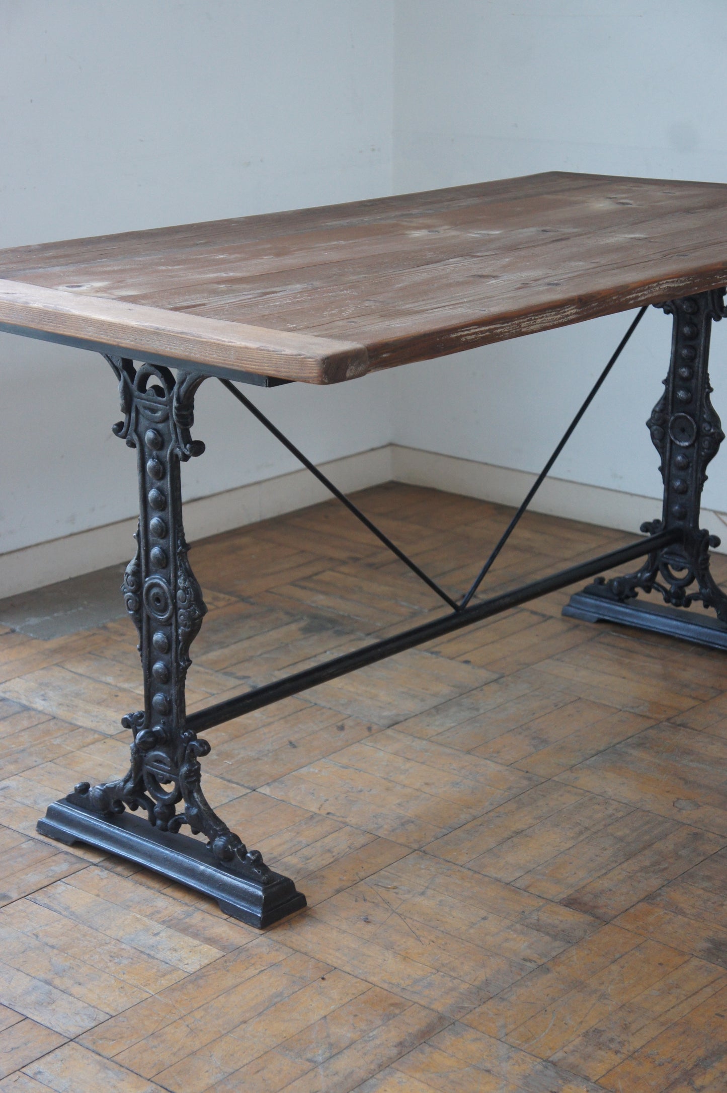 Decorative iron leg table