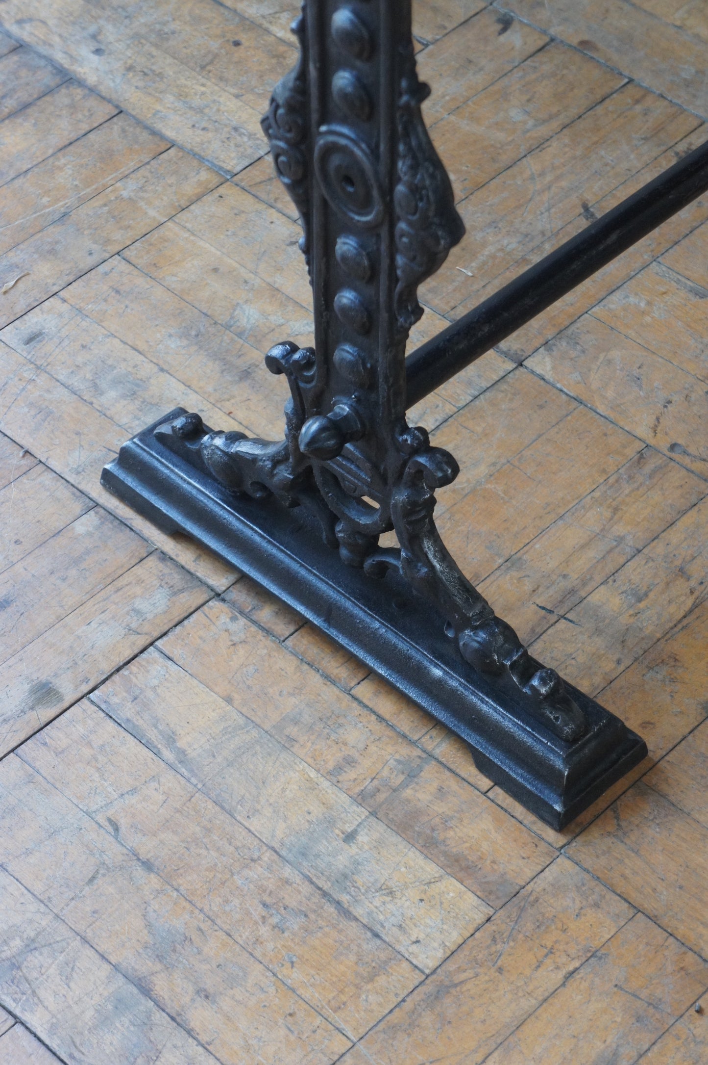 Decorative iron leg table