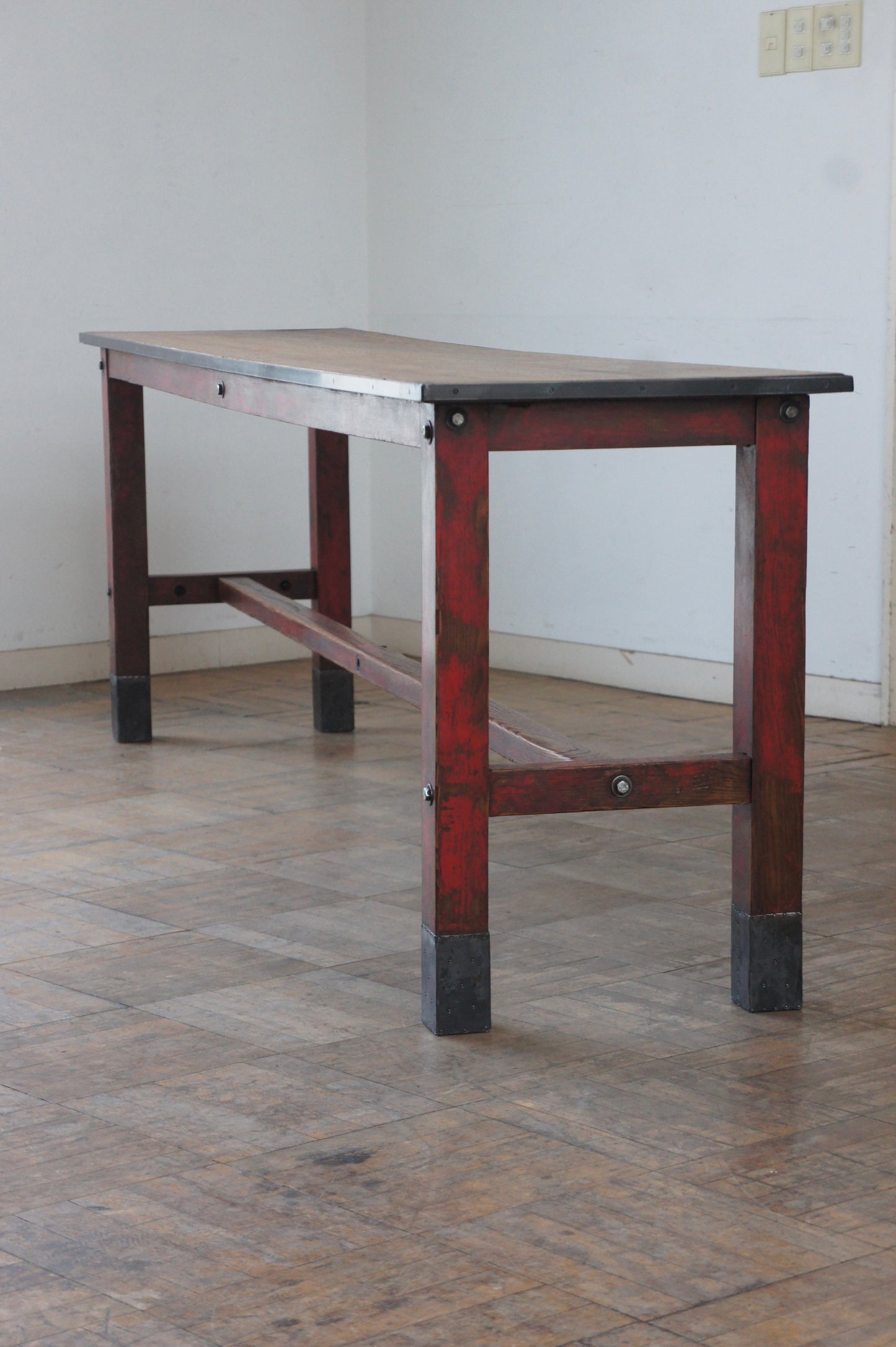 Wooden table / rouge 2450