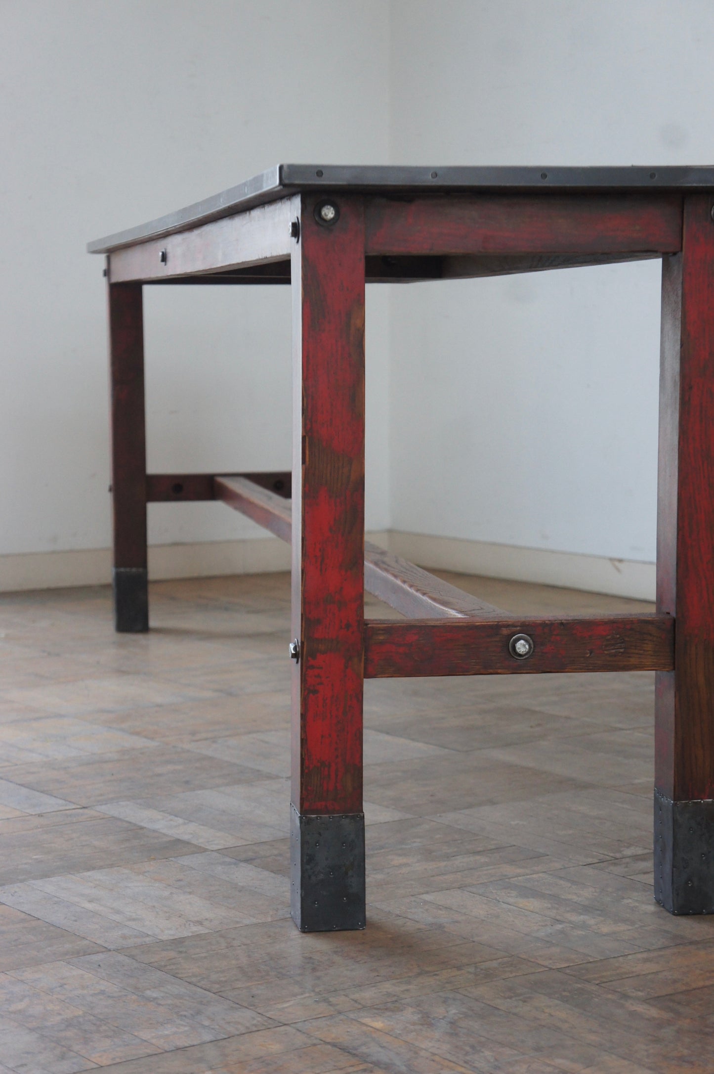 Wooden table / rouge 2450