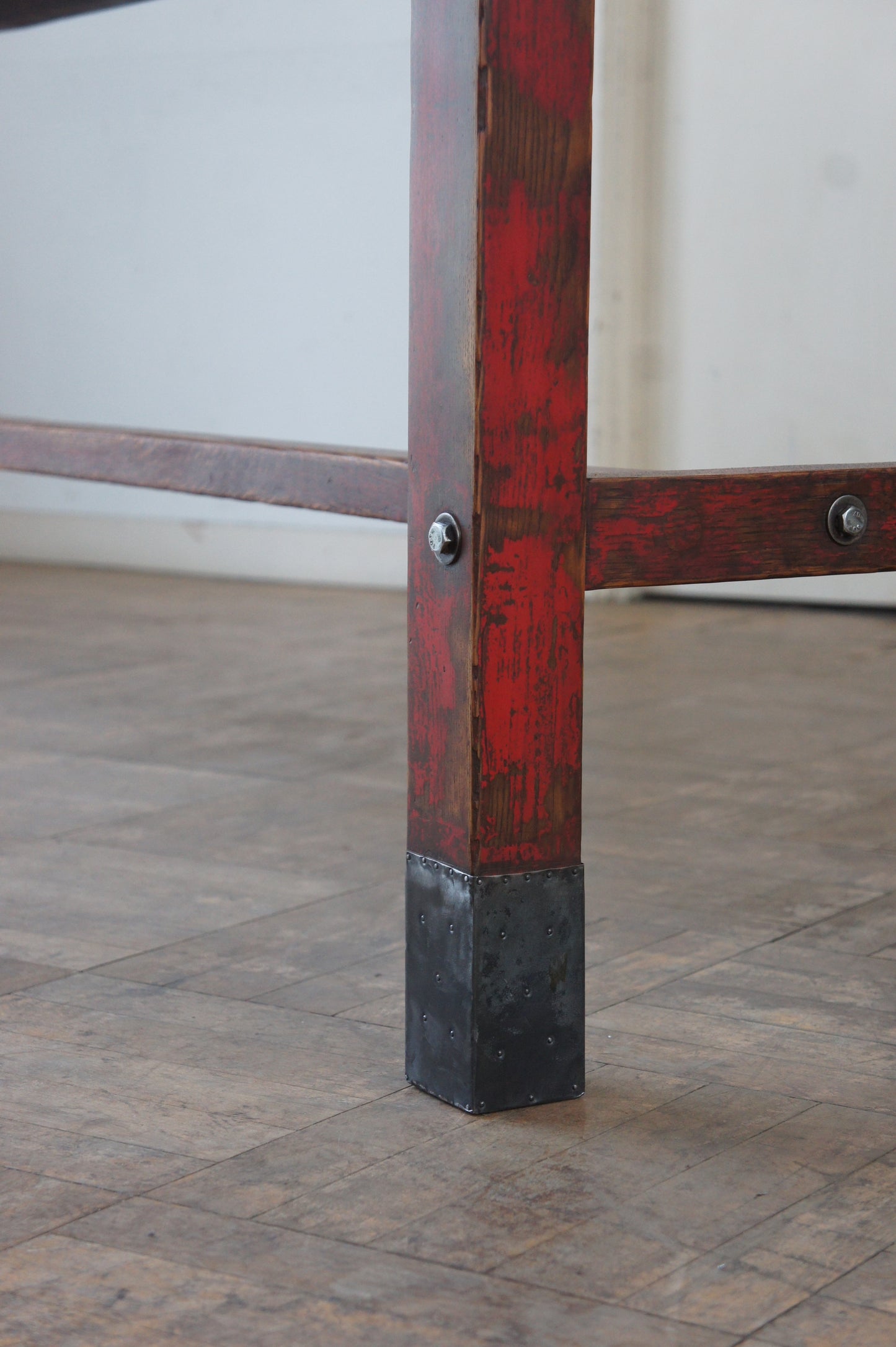 Wooden table / rouge 2450