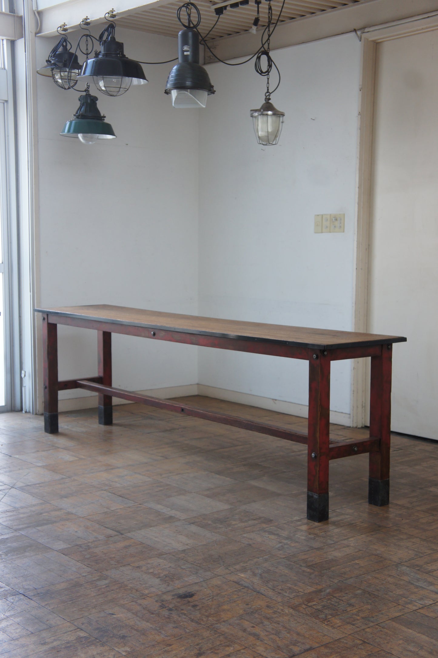 Wooden table / rouge 2450