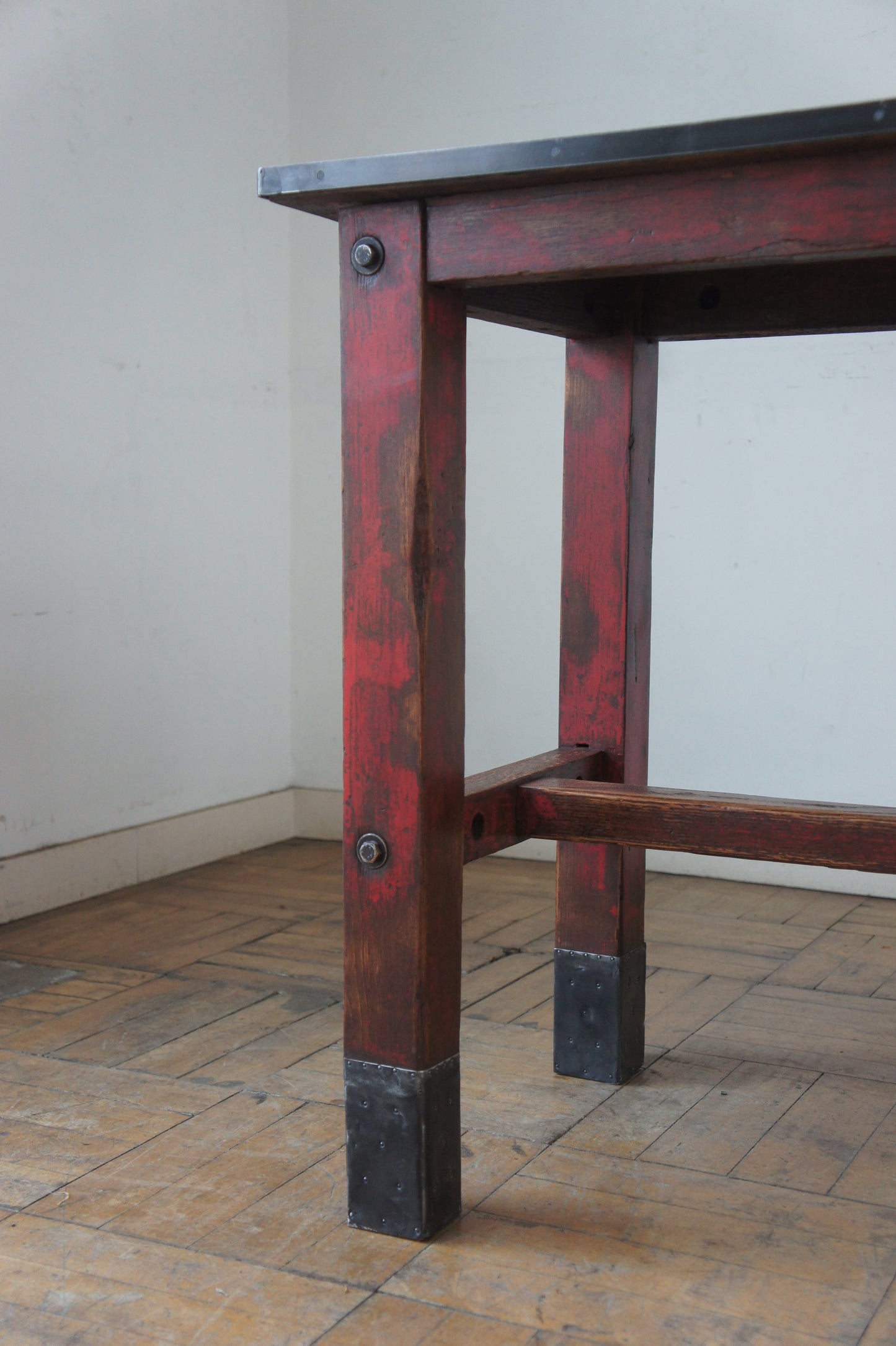 Wooden table / rouge 2450