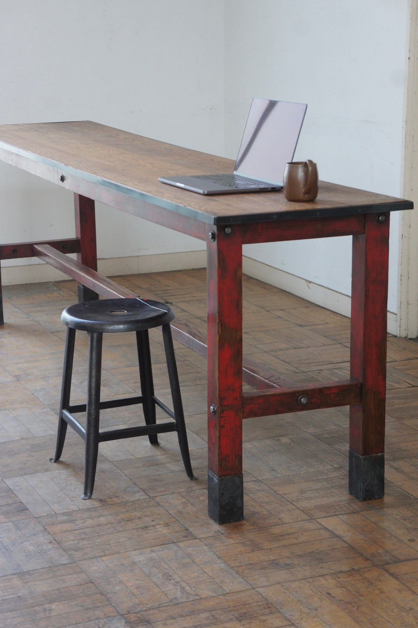 Wooden table / rouge 2450