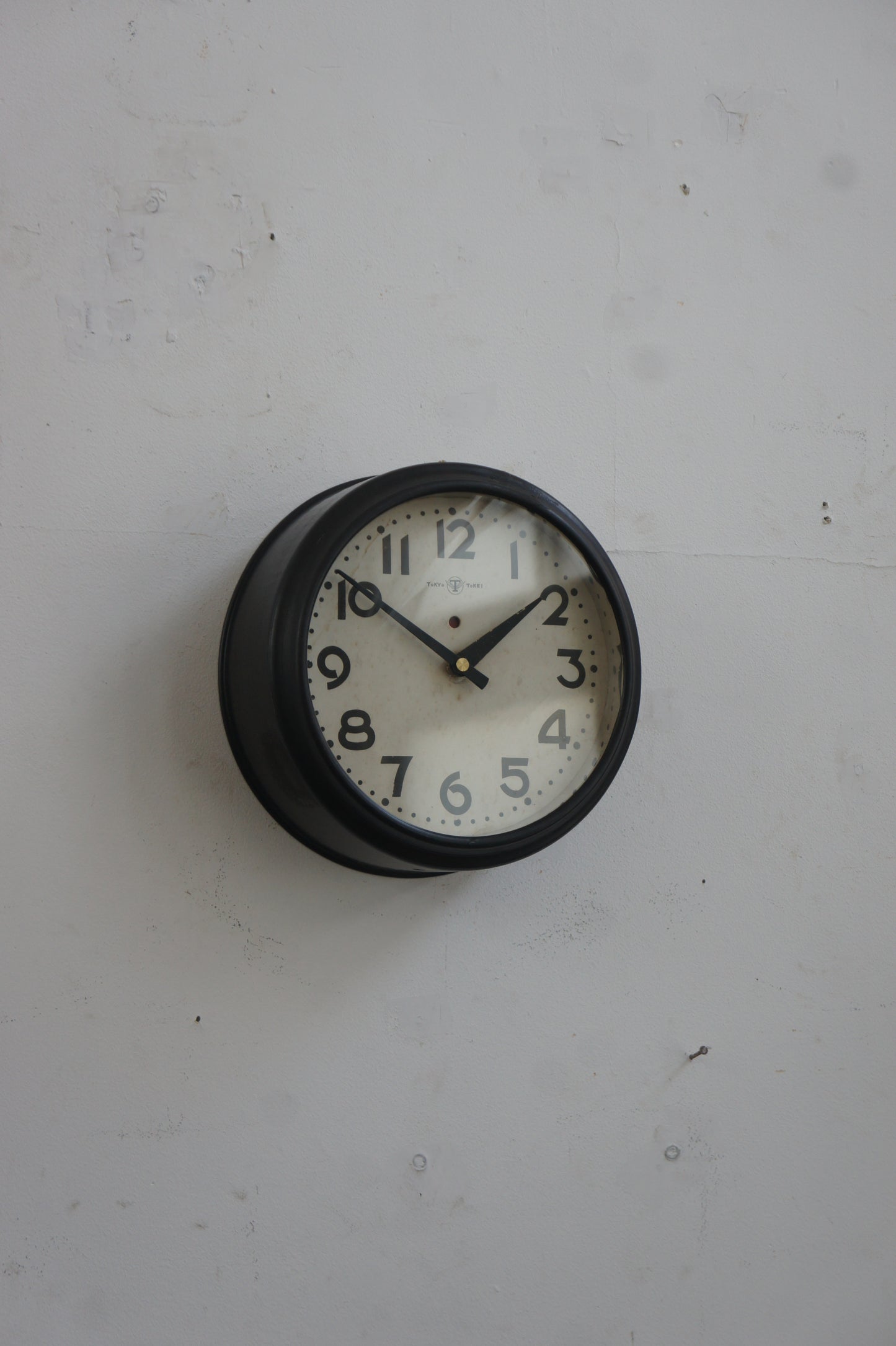 MARUTE Wall clock / iron black A