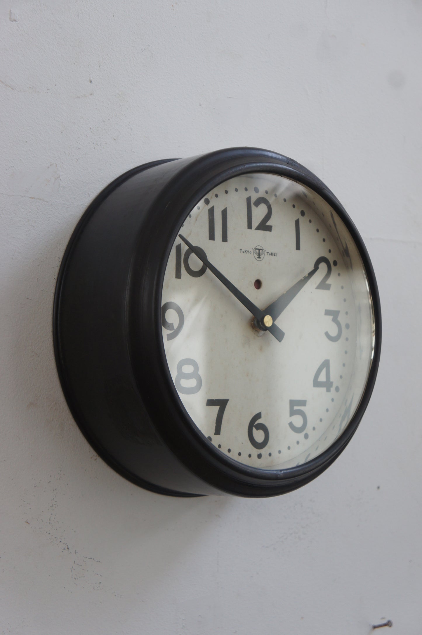 MARUTE Wall clock / iron black A