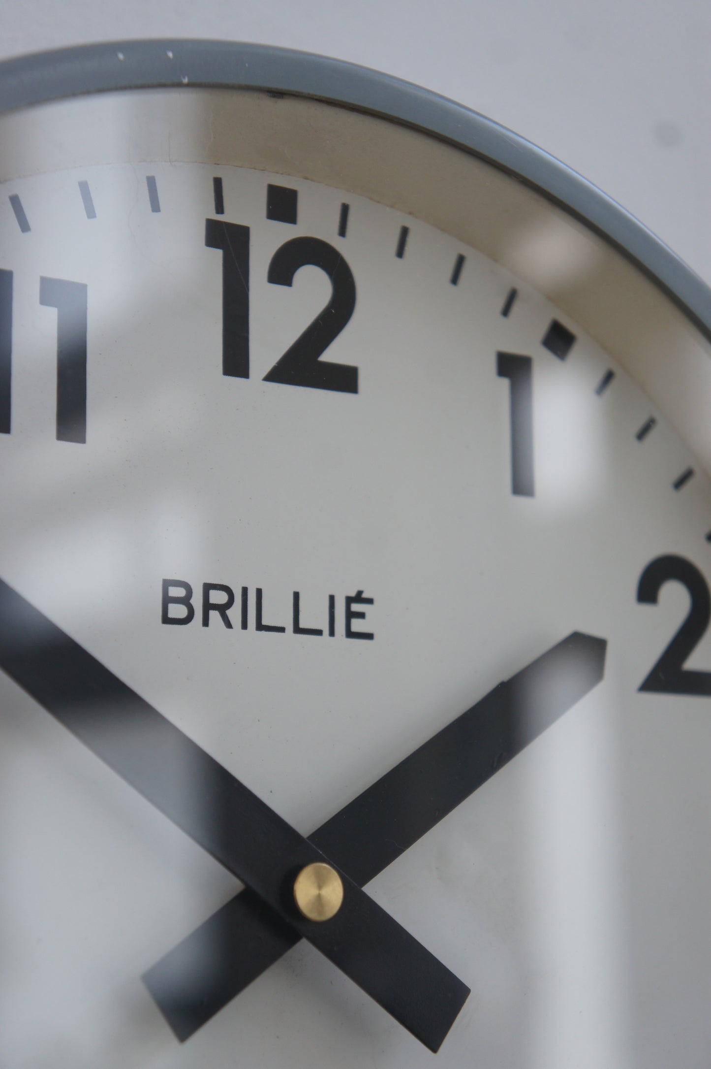 BRILLIÉ Wall clock / gris A