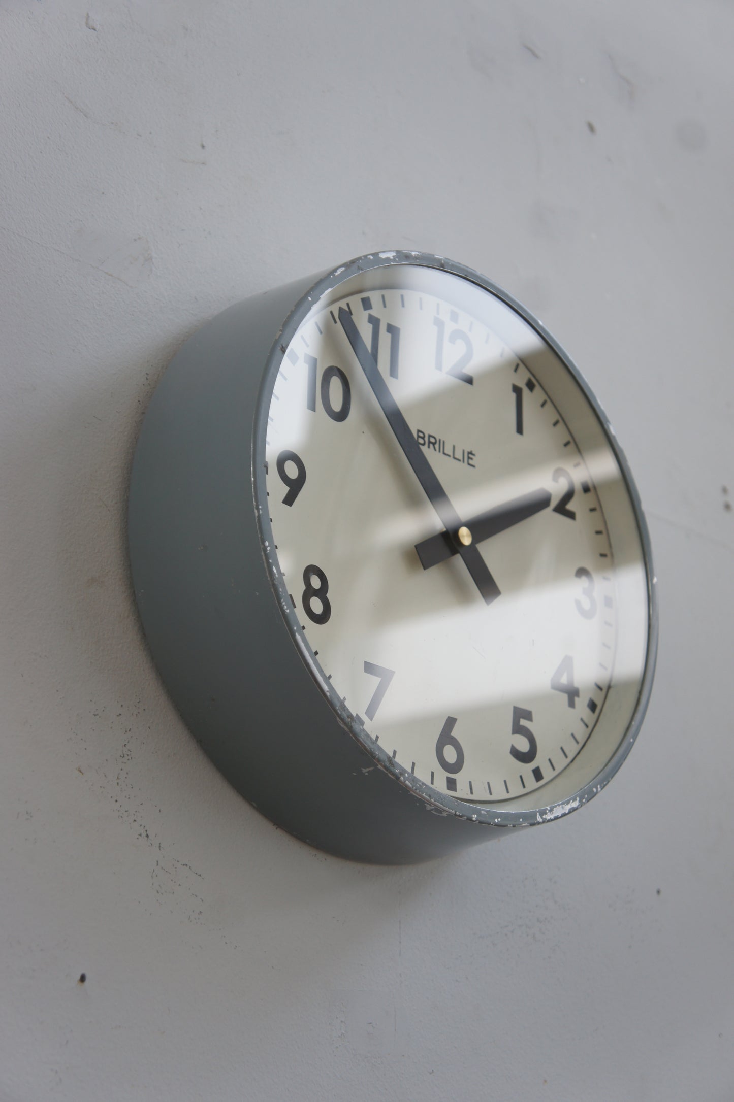 BRILLIÉ Wall clock / gris B