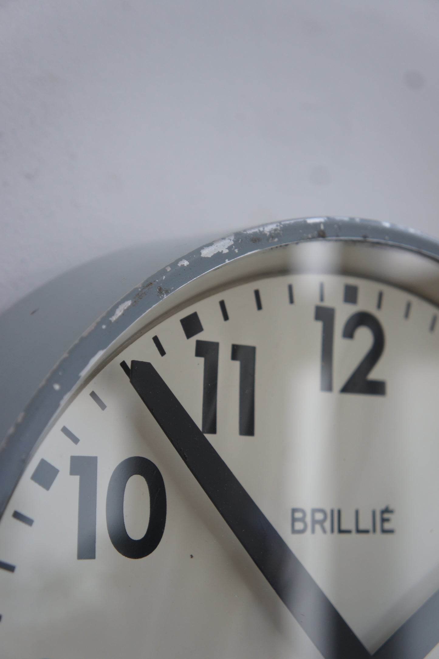 BRILLIÉ Wall clock / gris B