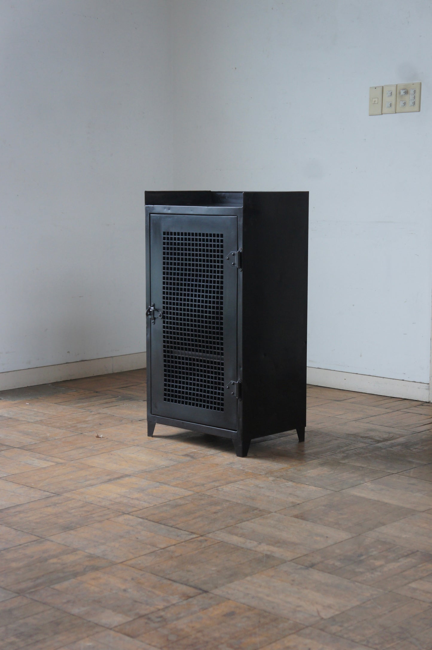 Small metal storage unit