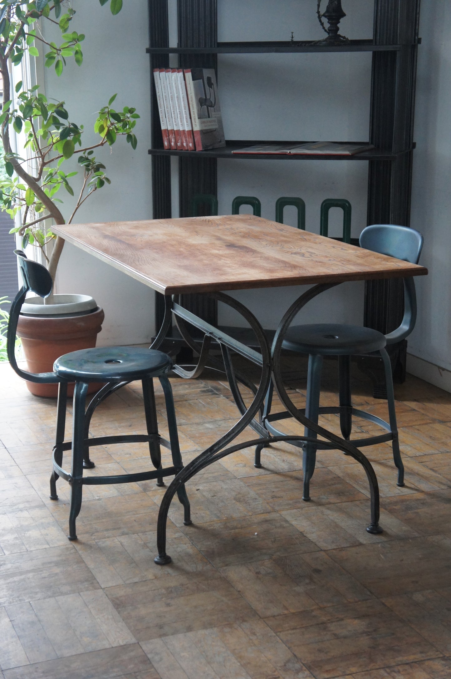 GARDEN Iron leg table