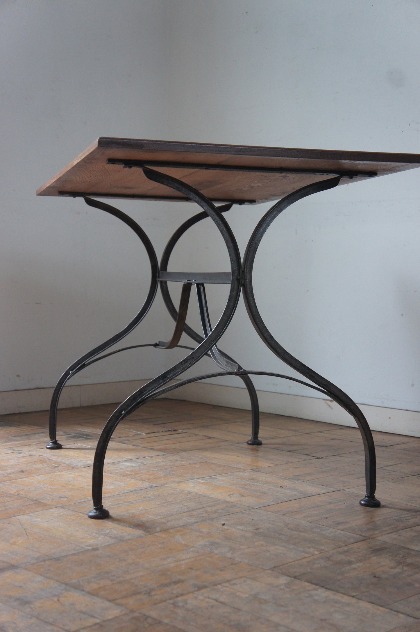 GARDEN Iron leg table