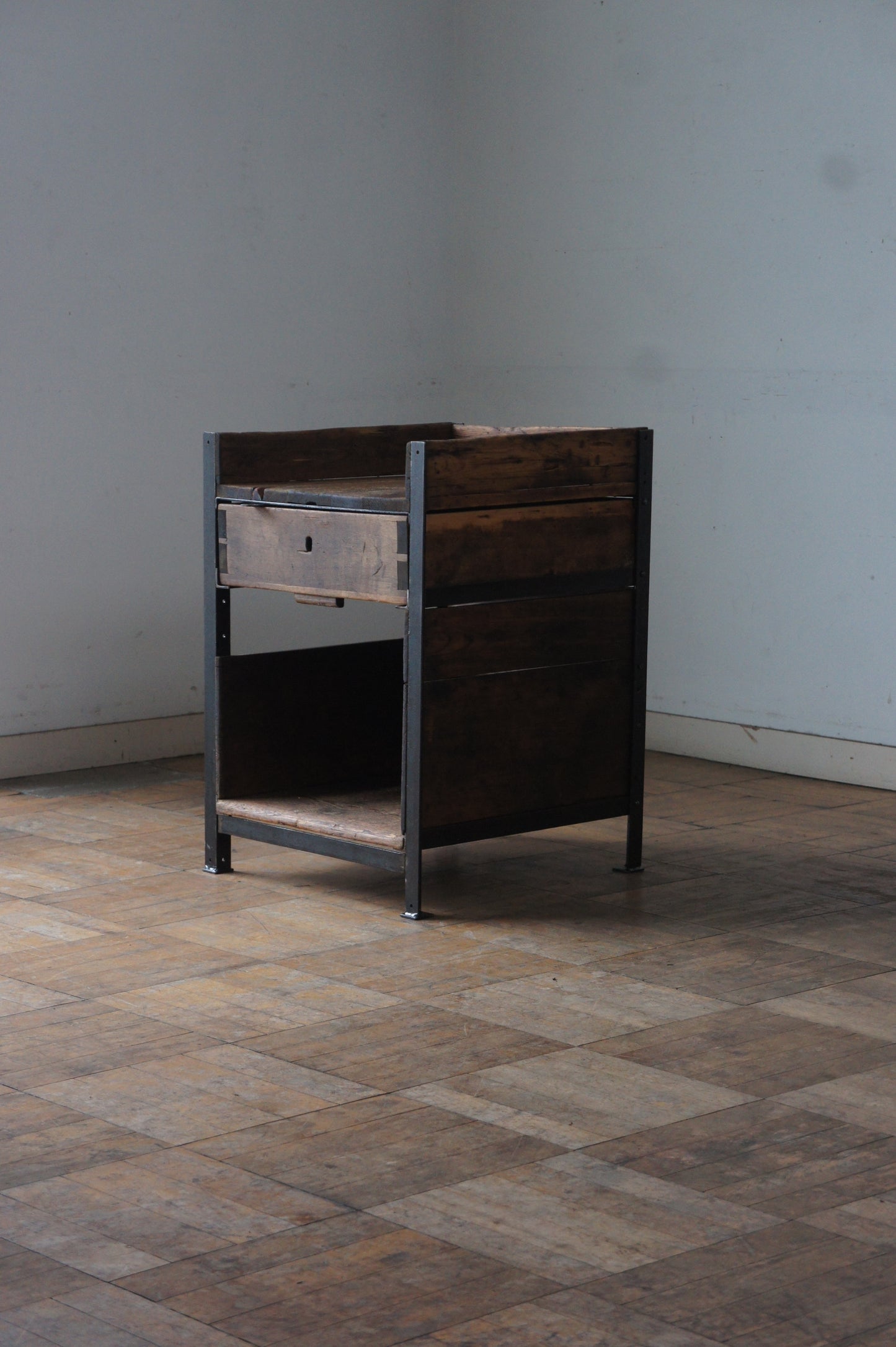 Industrial cabinet [C]